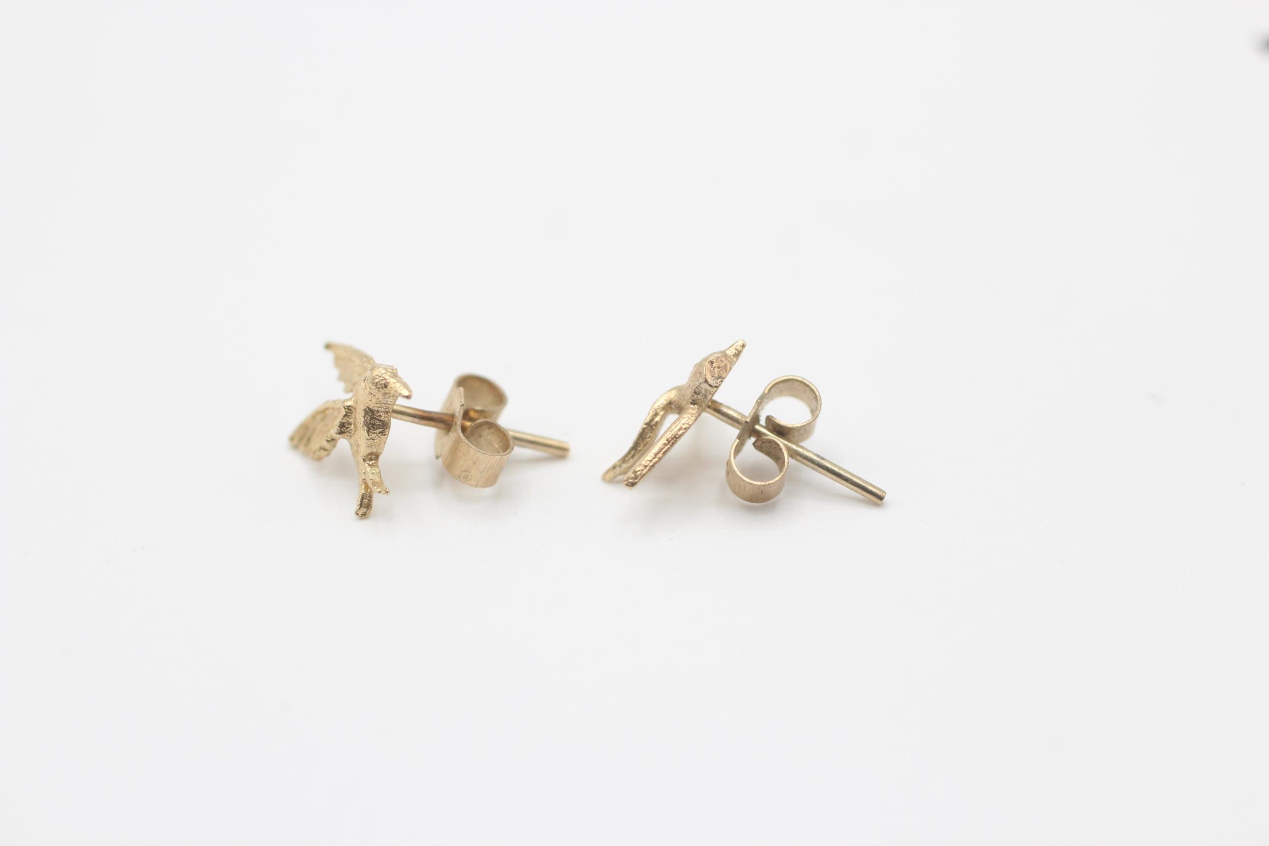 9ct gold bird stud earring with scroll backs - 0.5 g - Image 4 of 4