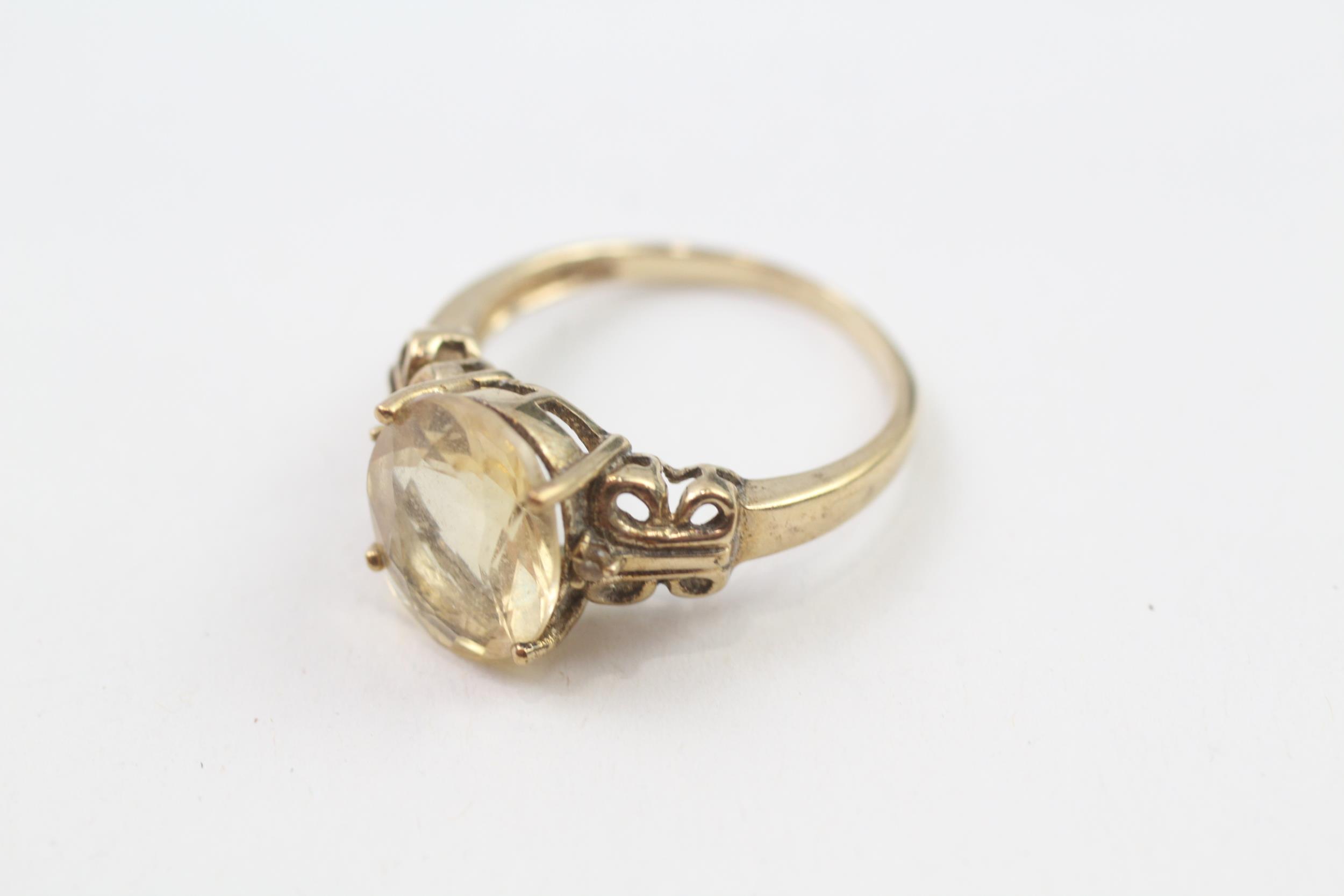 9ct gold oval cut citrine dress ring (3.7g) Size Q - Image 2 of 4