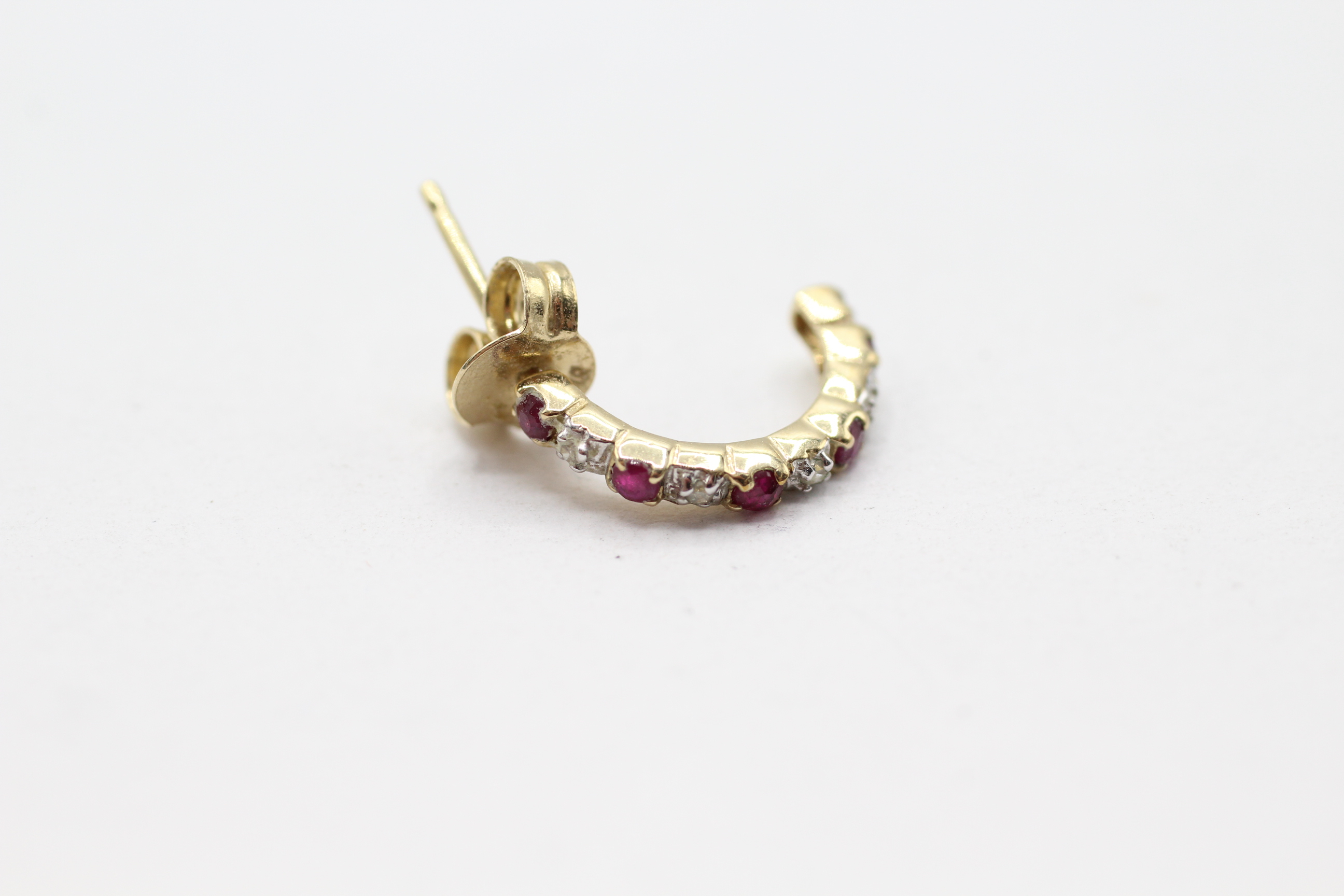9ct gold ruby & diamond C-hoop earrings with scroll backs - 1.1 g - Image 2 of 4