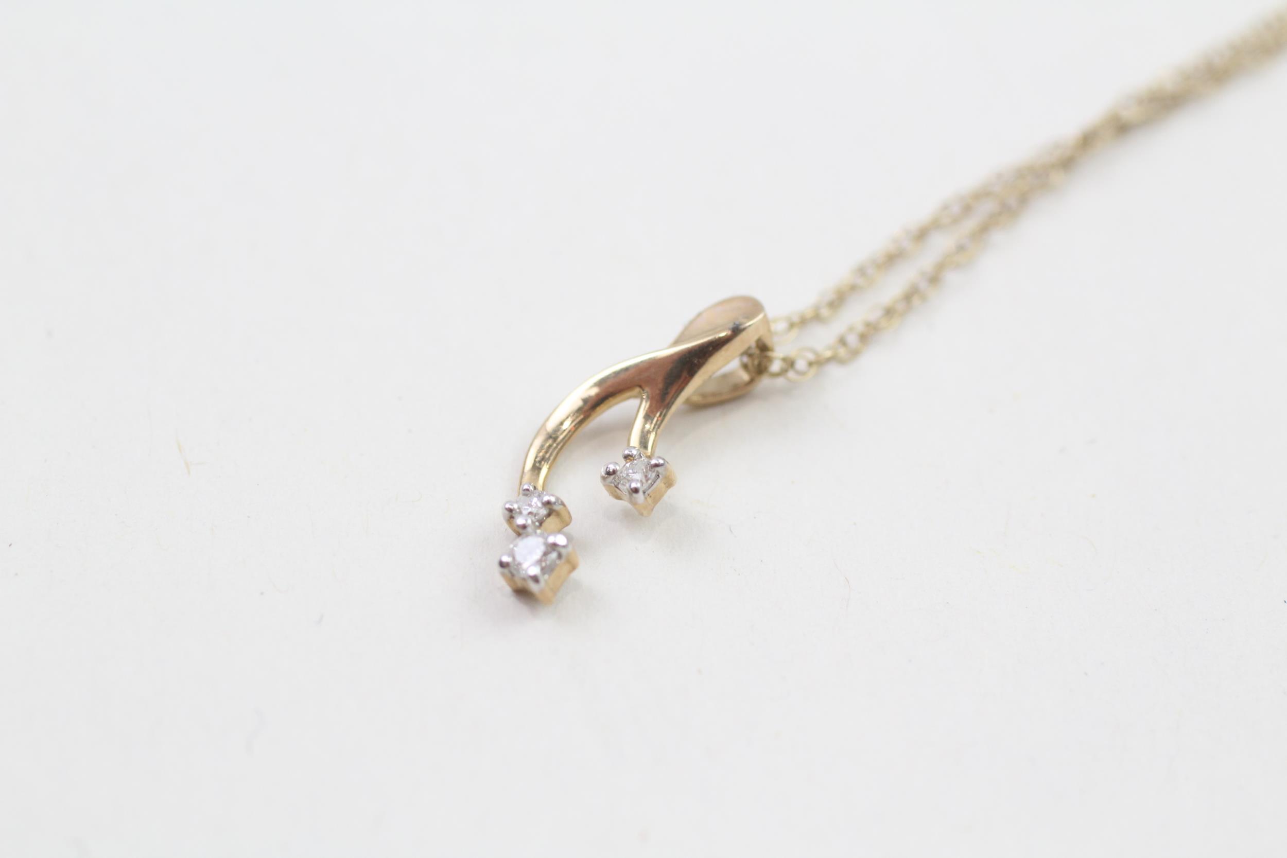 9ct gold diamond pendant necklace (1.1g)