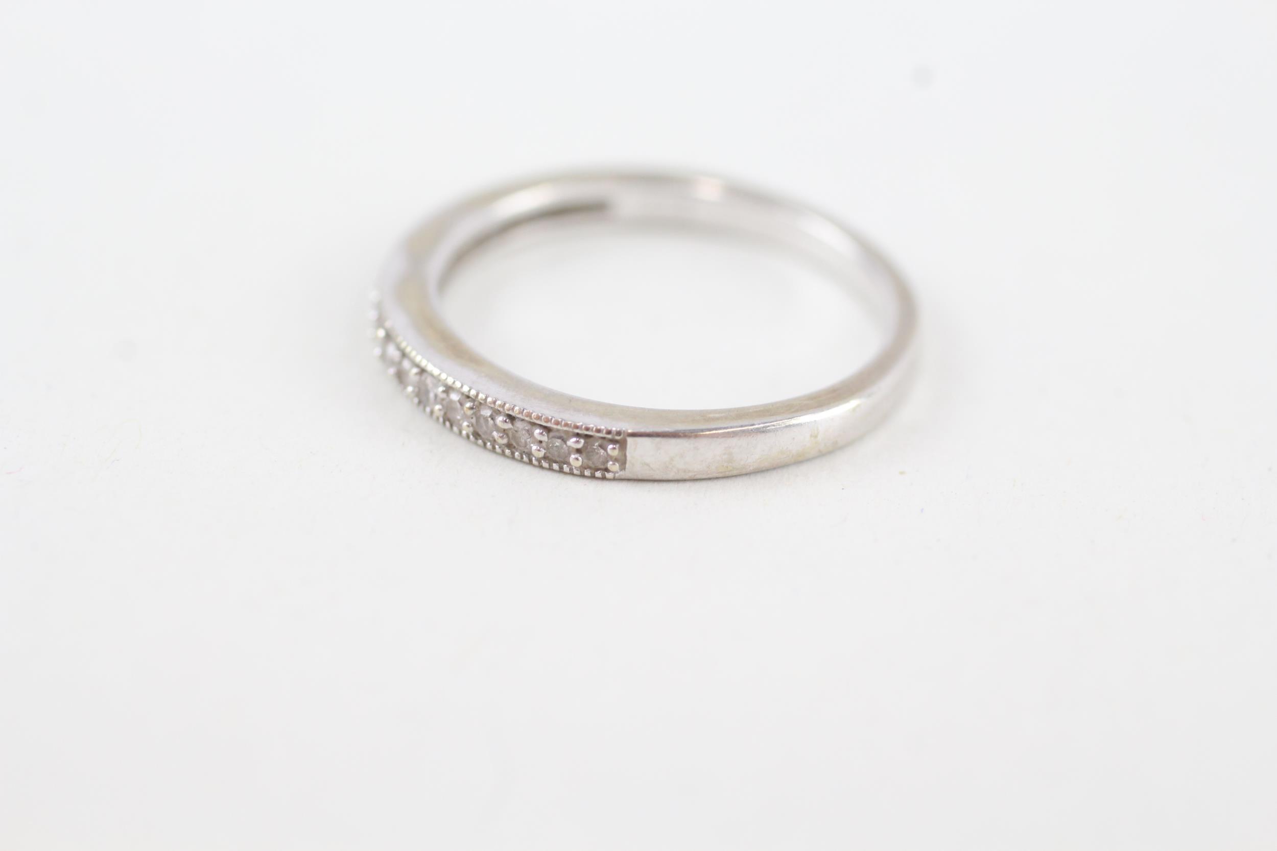 9ct gold diamond half eternity ring, claw set with a milgrain edge (2g) Size Q - Image 4 of 4