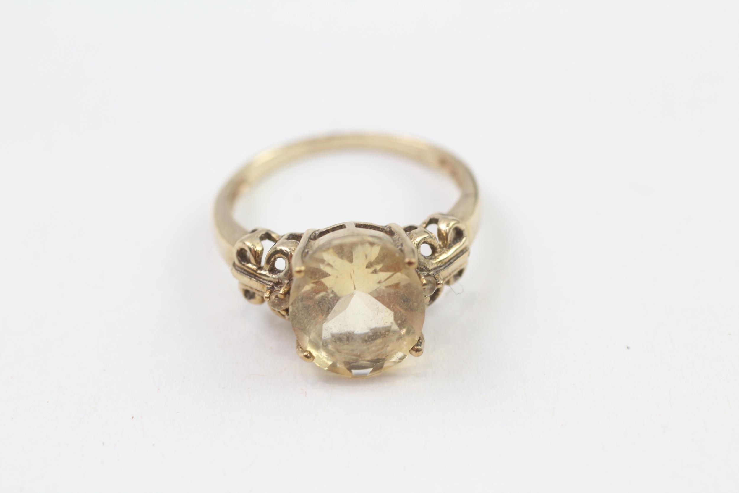 9ct gold oval cut citrine dress ring (3.7g) Size Q