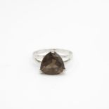 10ct gold trillion smokey quartz dress ring Size O - 1.6 g