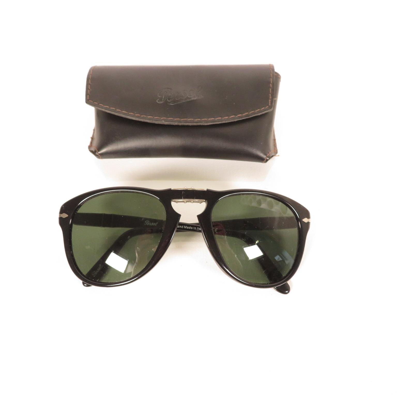 Pair of Porsche Folding Sunglasses, Per Sol folding Sunglasses, Oakley sunglasses and Porsche design - Bild 6 aus 17