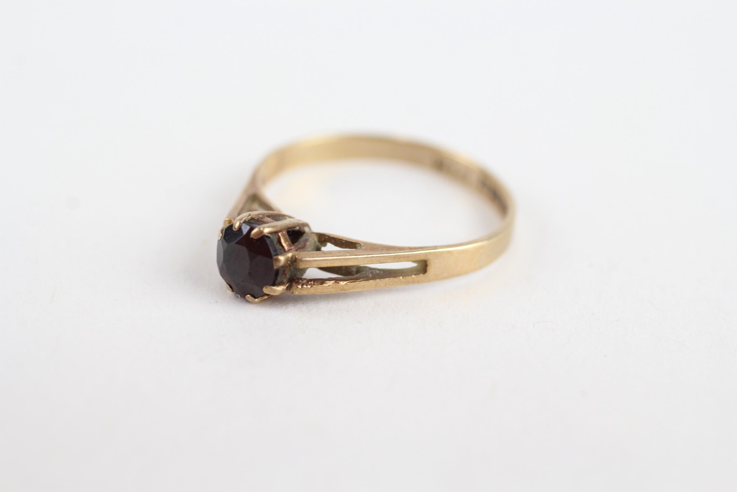 9ct gold vintage garnet solitaire ring Size L - 1.2 g - Image 4 of 4