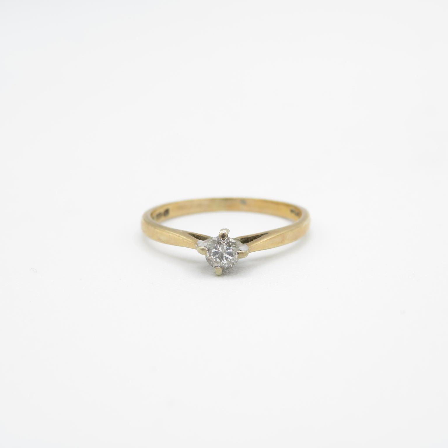 9ct gold diamond solitaire ring, claw set Size L - 1.2 g
