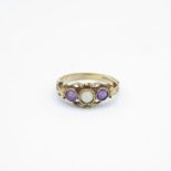 9ct gold vintage amethyst & opal three stone ring with patterned shoulders (2.3g) Size M