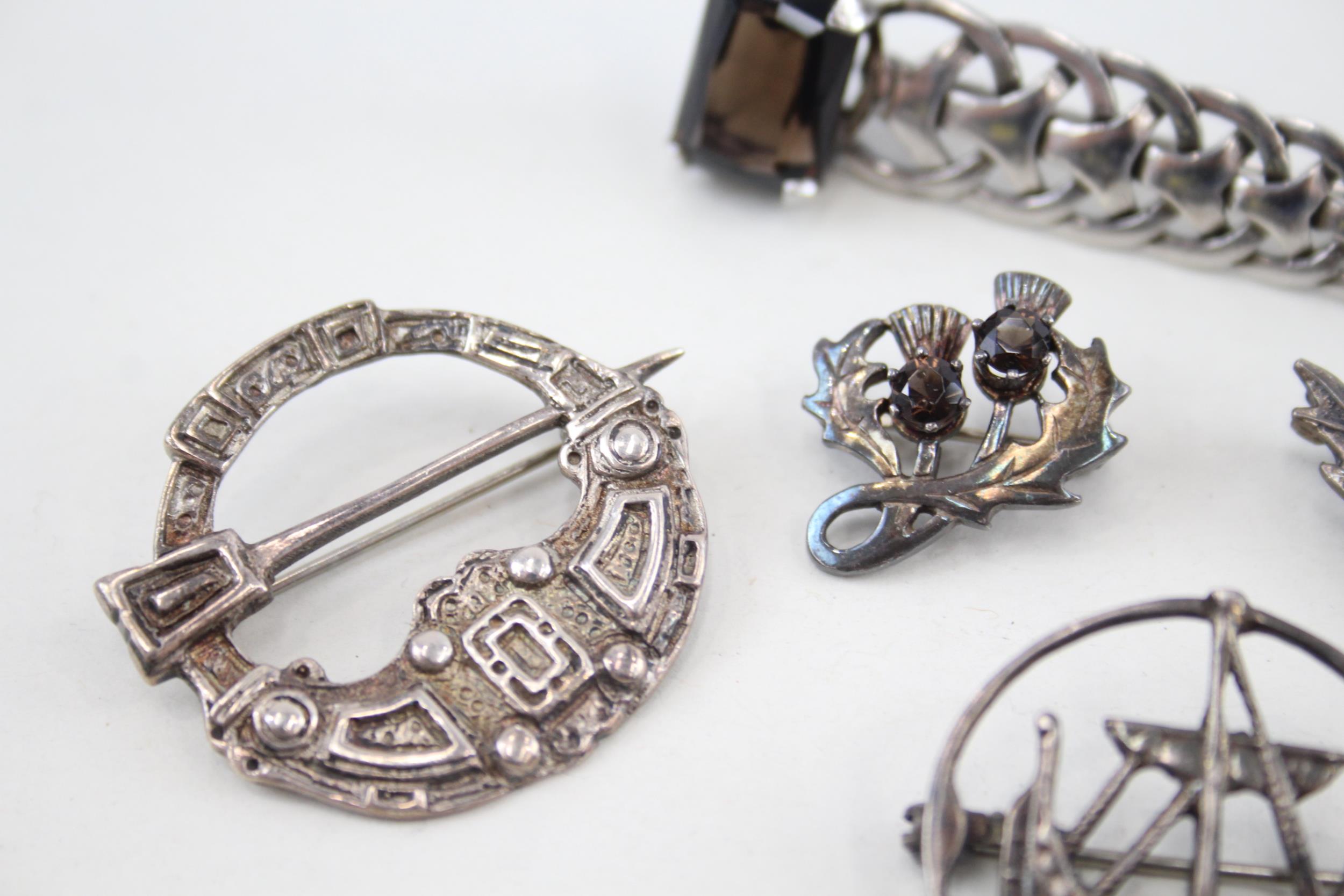 Five Scottish silver brooches (29g) - Image 3 of 5