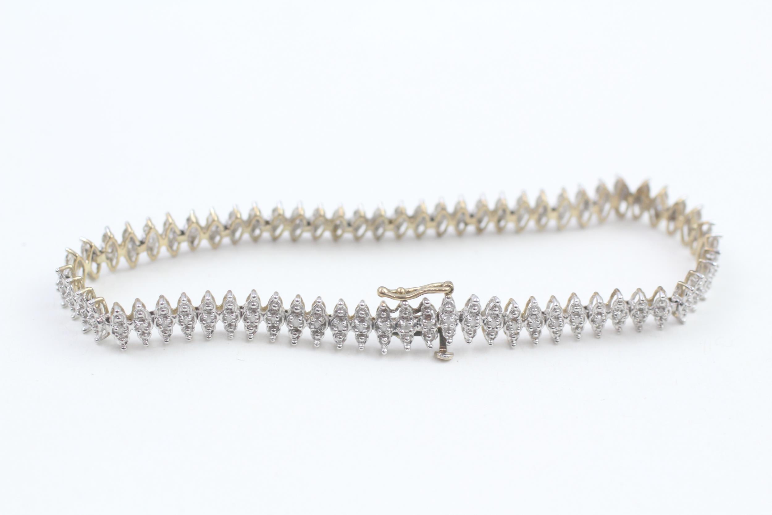 9ct gold diamond link bracelet, claw set (7.7g)
