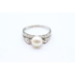 9ct gold cultured pearl dress ring Size O - 3.1 g