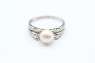 9ct gold cultured pearl dress ring Size O - 3.1 g