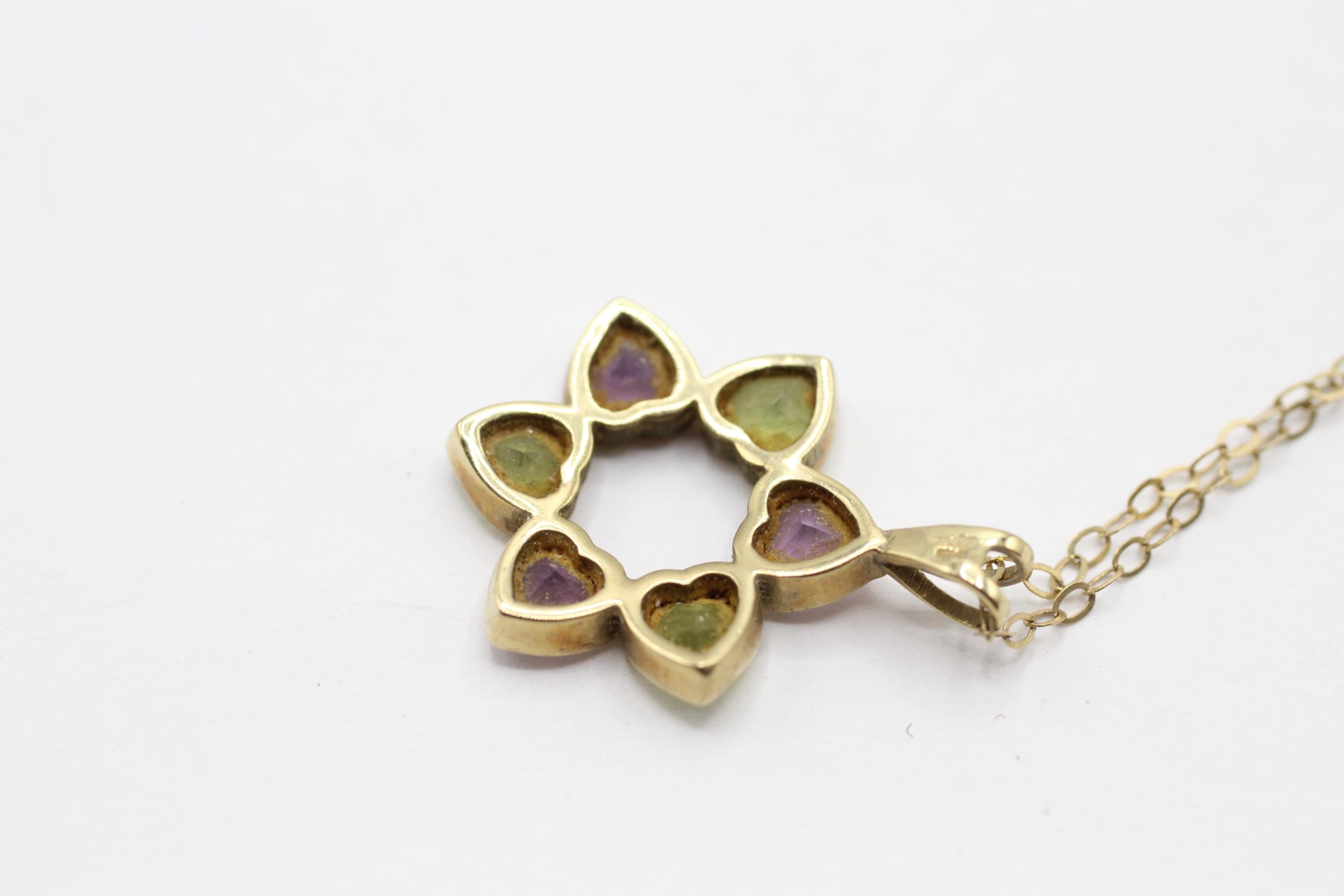 9ct gold heart-shaped peridot & amethyst floral cluster pendant - 2.1 g - Image 4 of 4