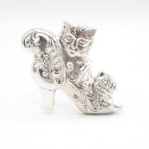 Pussycat in a shoe in HM Sterling Silver 925 brooch in excellent condition with tight fitting pin (