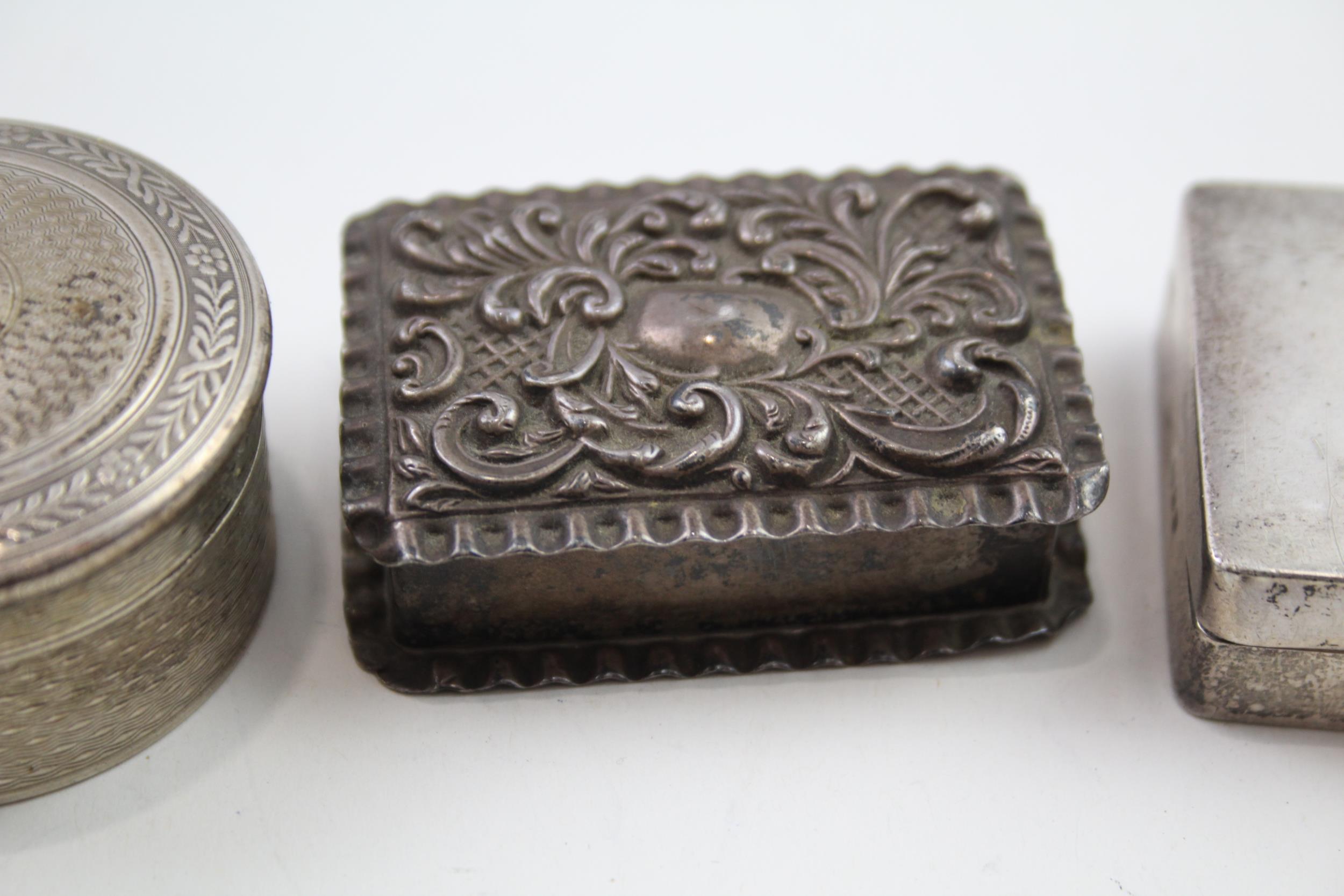 4 x Antique / Vintage .925 Sterling Silver Pill / Trinket Boxes (97g) - In antique / vintage - Image 3 of 5