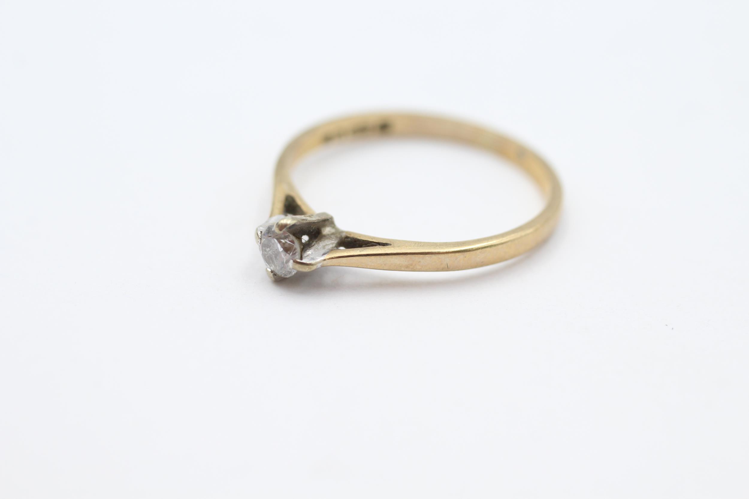 9ct gold diamond solitaire ring, claw set Size L - 1.2 g - Image 3 of 4