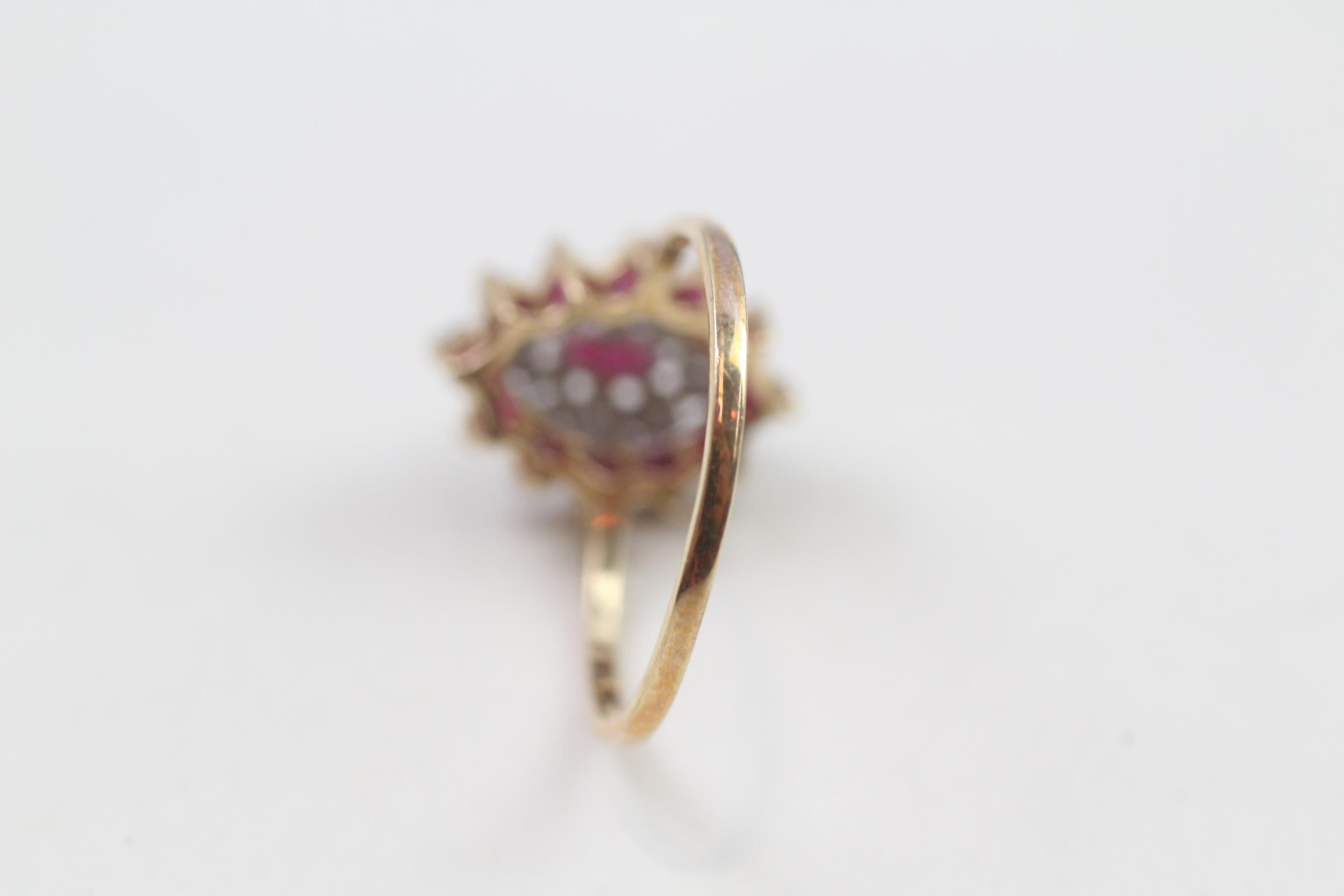 9ct gold vintage ruby & diamond cluster ring, claw set (2.2g) Size P - Image 4 of 4