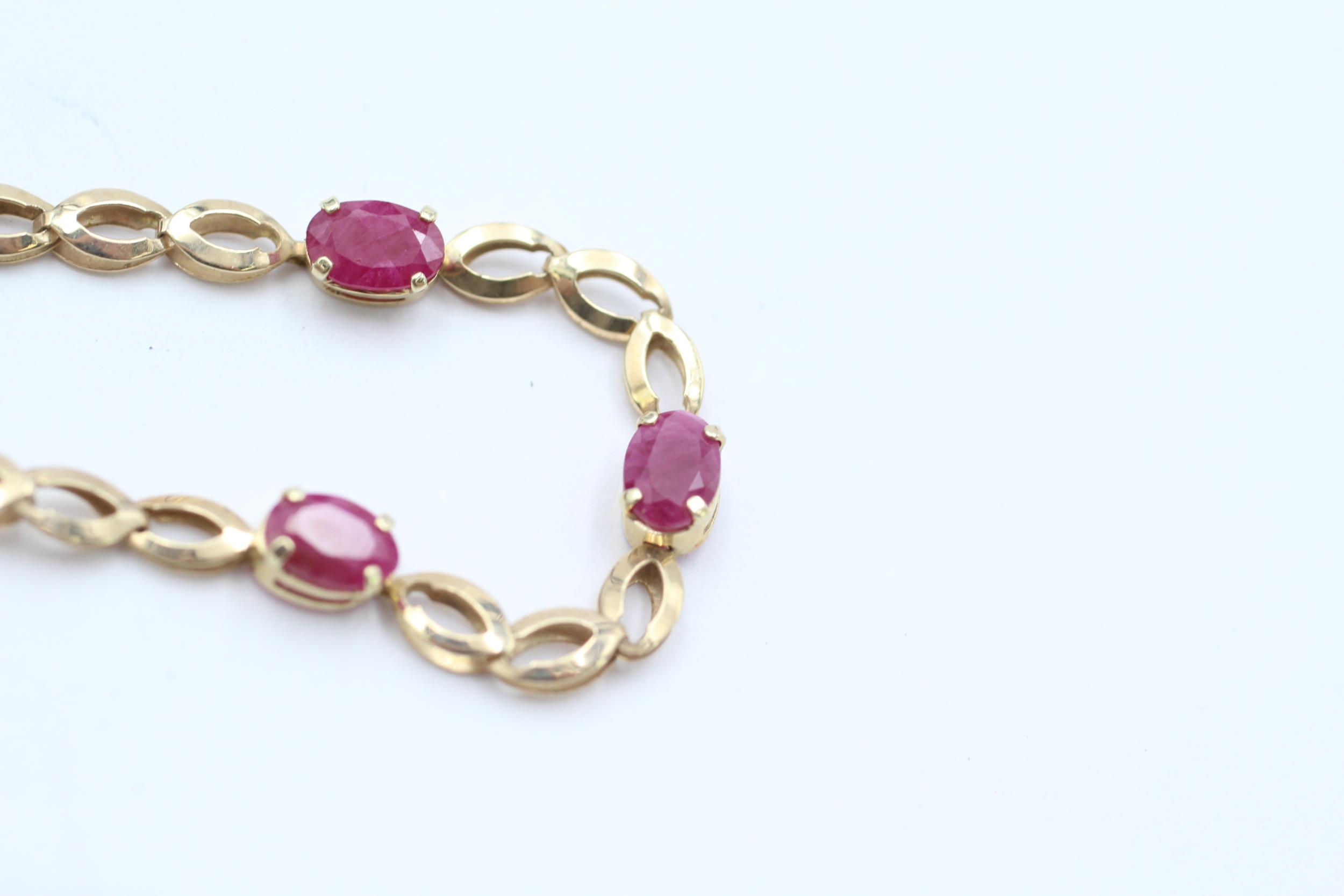 10ct gold ruby bracelet - 2.8 g - Image 2 of 5