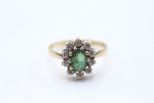 9ct gold vintage emerald & white gemstone cluster ring. Hallmarked: London 1981 Size O - 2.3 g
