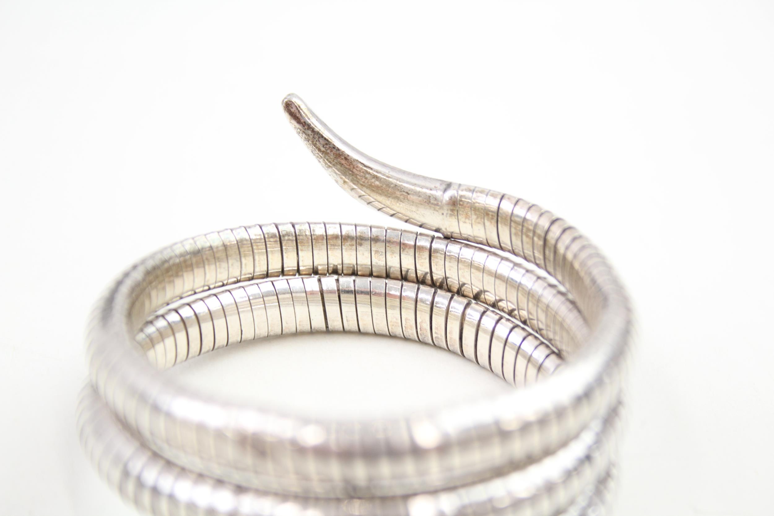 An 835 silver mid century wrap around snake bracelet (43g) - Image 4 of 5