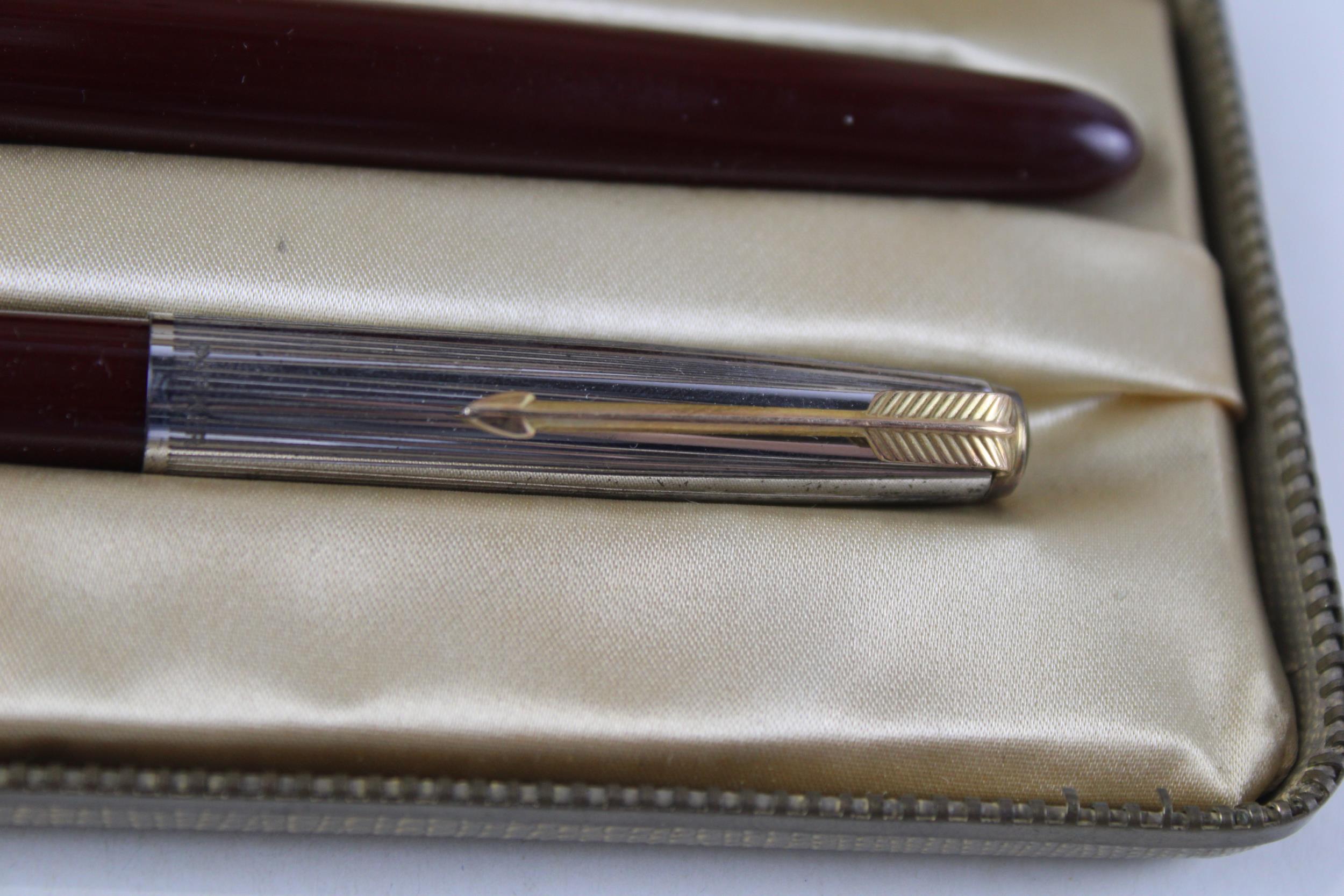 Vintage PARKER 51 Burgundy Fountain Pen w/ 14ct Gold Nib, Rolled Silver Cap, Box - w/ Matching - Image 4 of 6