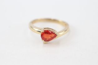 9ct gold red gemstone snake ring (2.3g) Size N