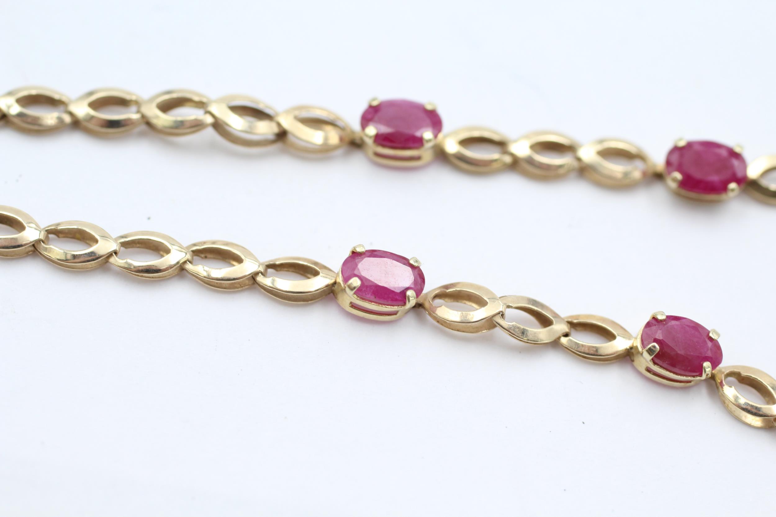 10ct gold ruby bracelet - 2.8 g - Image 4 of 5