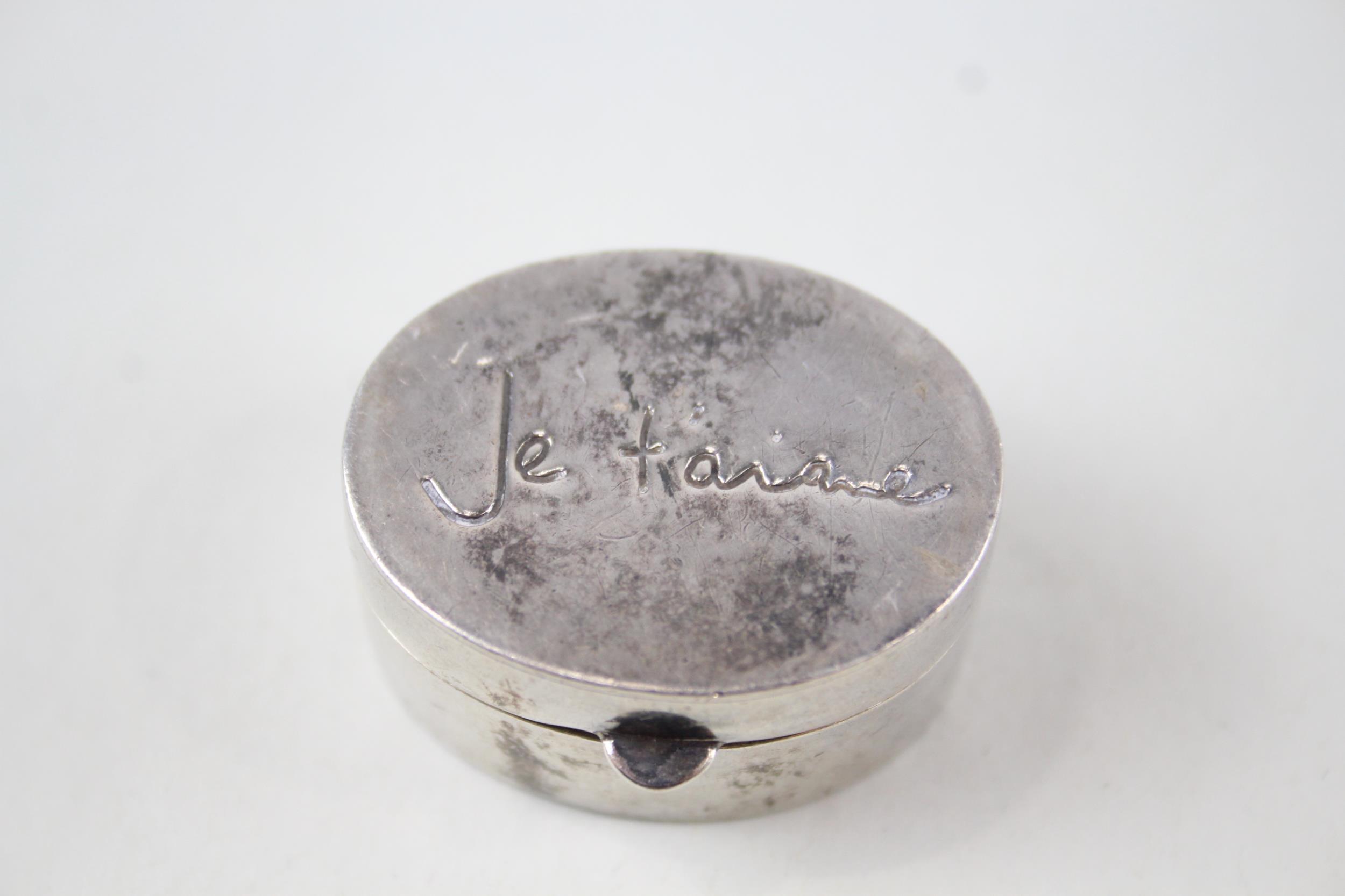 LINKS OF LONDON Hallmarked 2004 Edinburgh Sterling Silver Pill Box (18g) - w/ Je t'aime 'I Love You' - Image 2 of 4