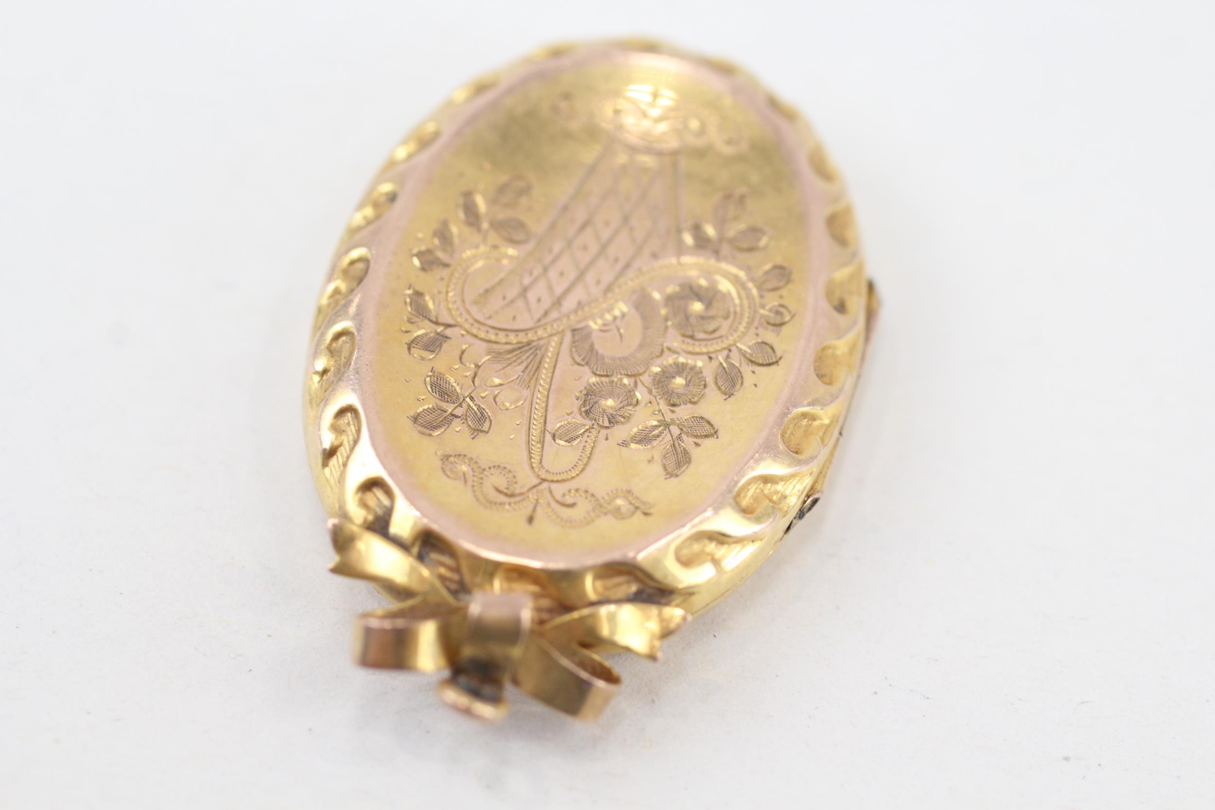 9ct gold back & front Victorian patterned locket (5.7g) - Image 3 of 4