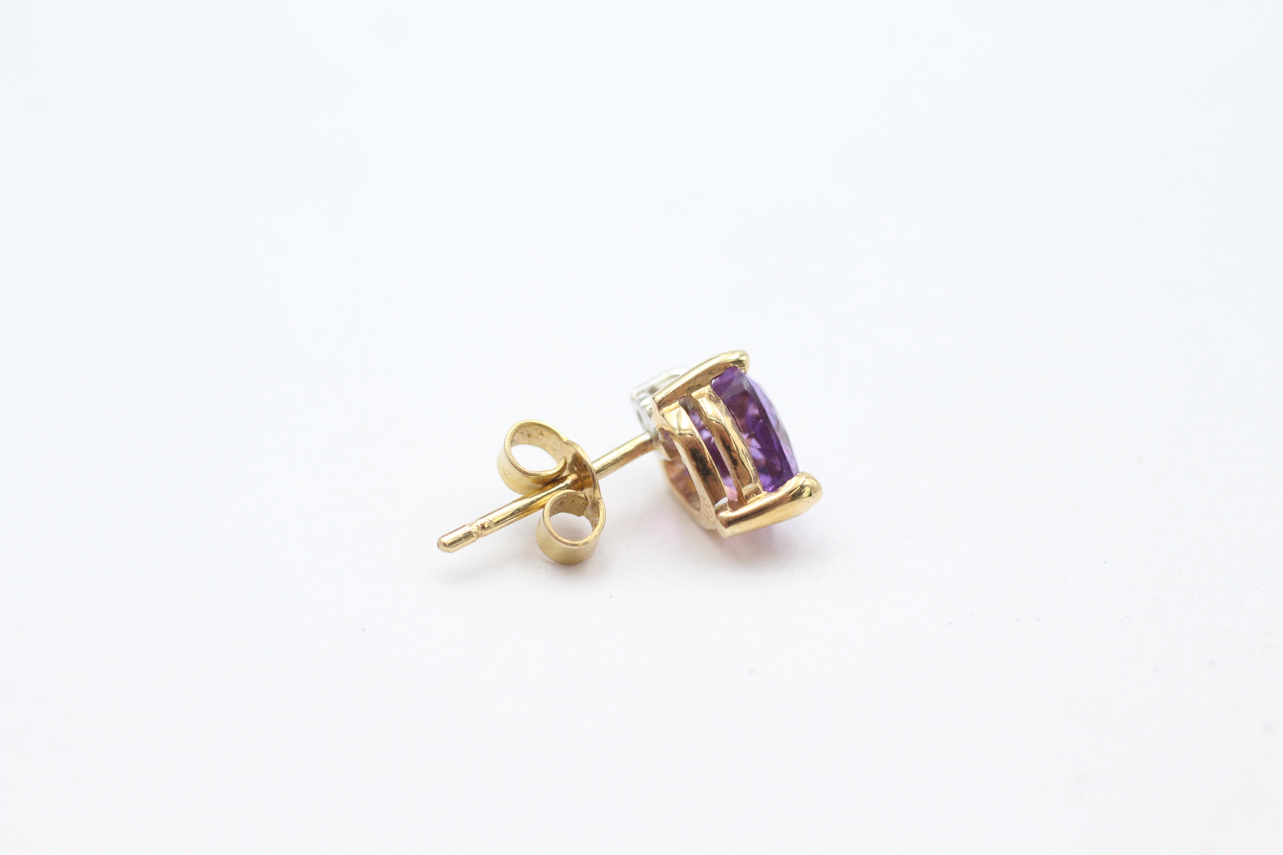 14ct gold diamond & heart amethyst stud earrings with 9ct backs - 1.5 g - Image 4 of 4