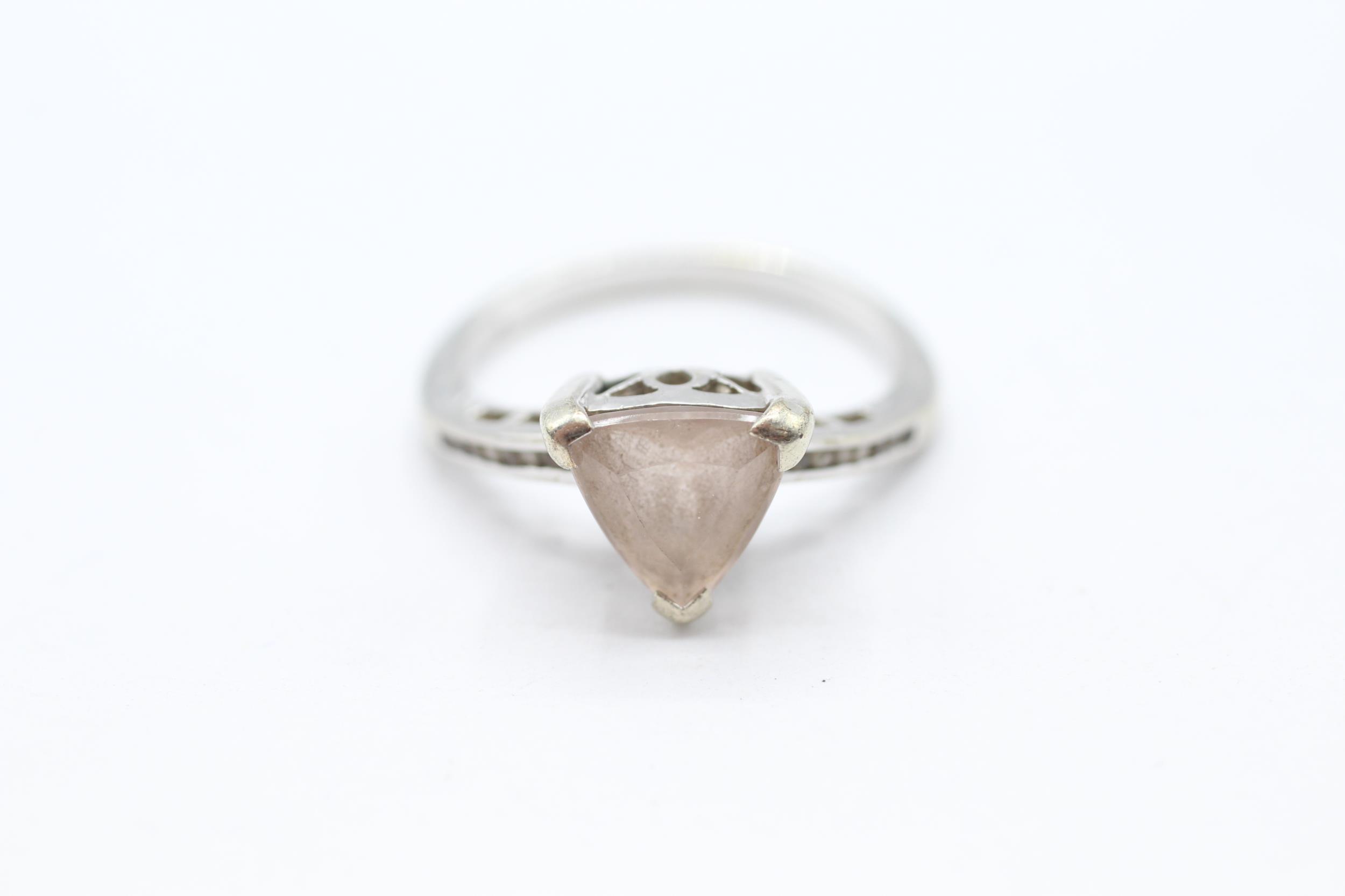 9ct white gold trillion morganite & white gemstone dress ring Size N - 2.8 g