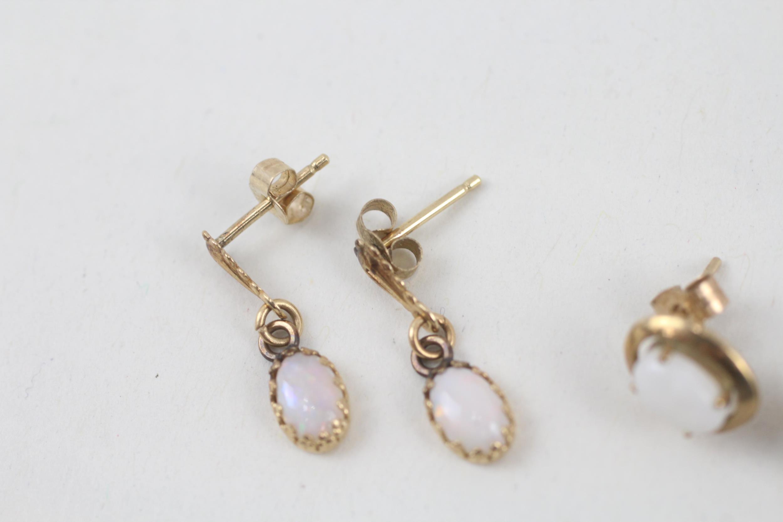 2x 9ct gold opal stud & drop earrings with scroll backs - 1.7 g - Image 3 of 5