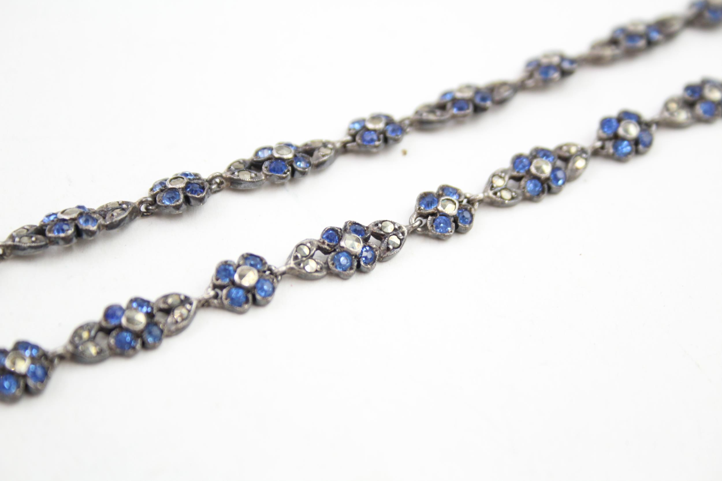 An early 20th century silver marcasite and paste floral necklace (clasp has 9ct tongue) (23g) - Image 4 of 6