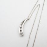 White gold and diamond pendant necklace 2g