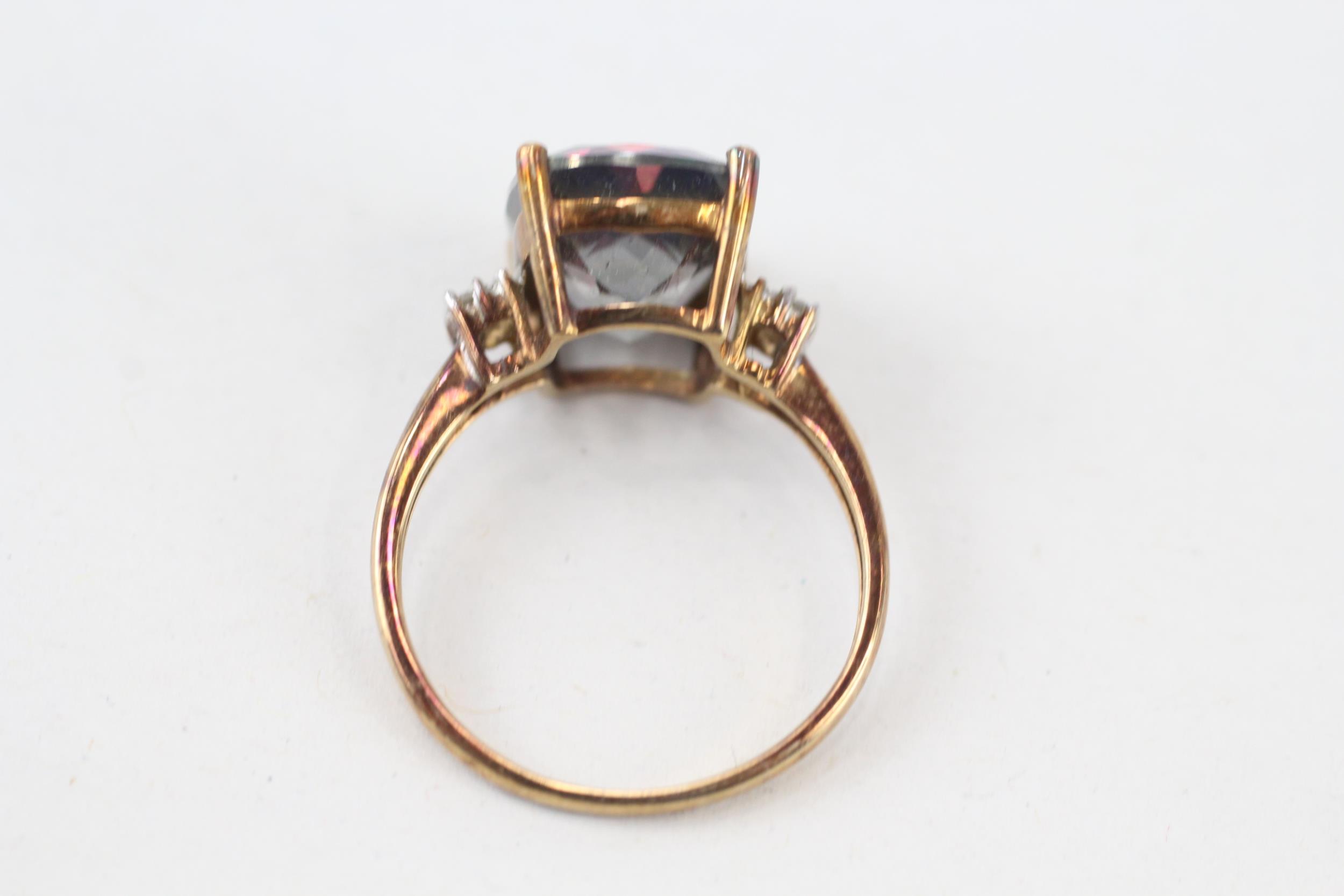 9ct gold mystic topaz & diamond dress ring, claw set (3.3g) Size O - Image 4 of 4