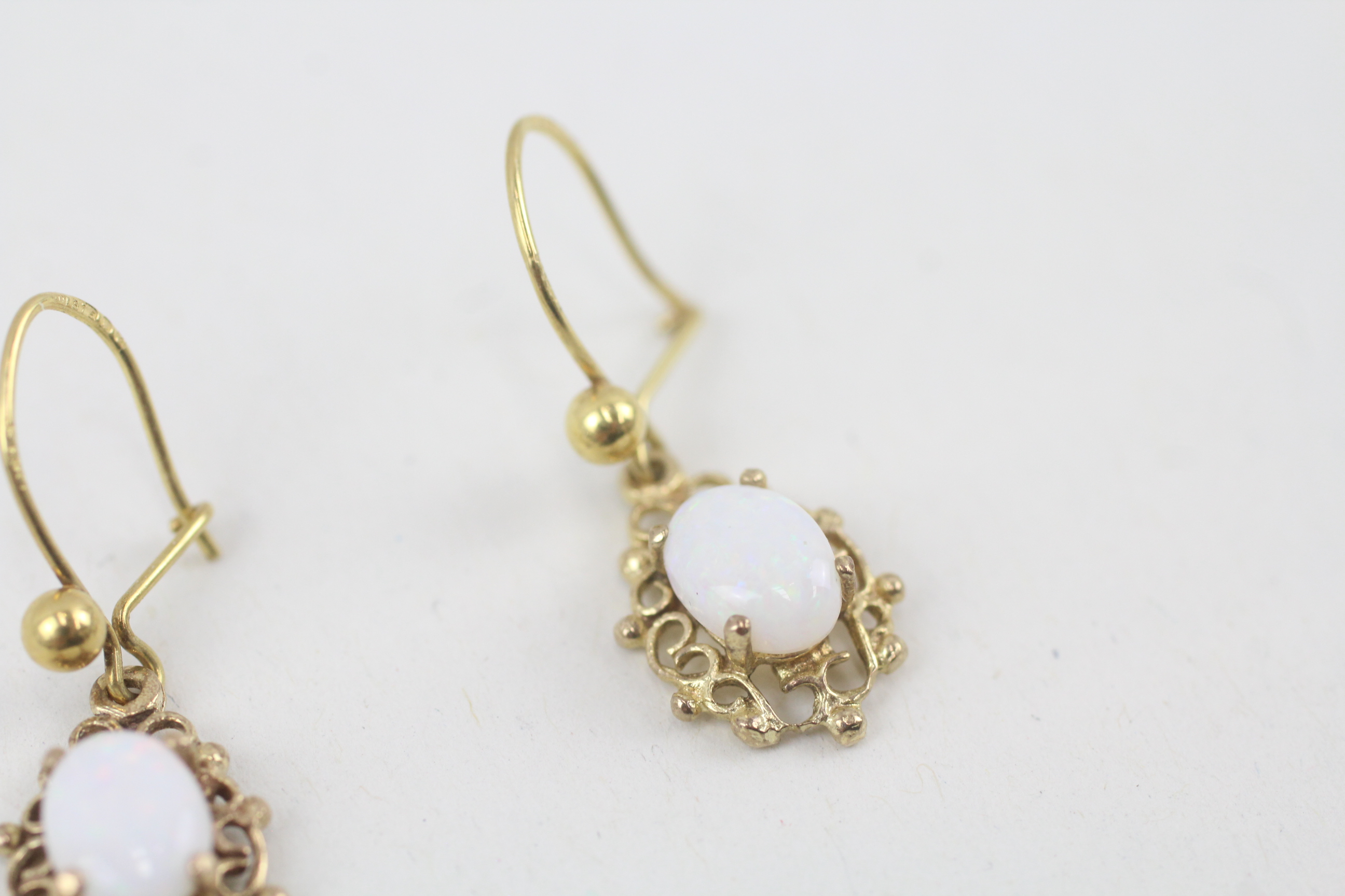 9ct gold opal single stone dangle earrings - 1.4 g - Image 4 of 6