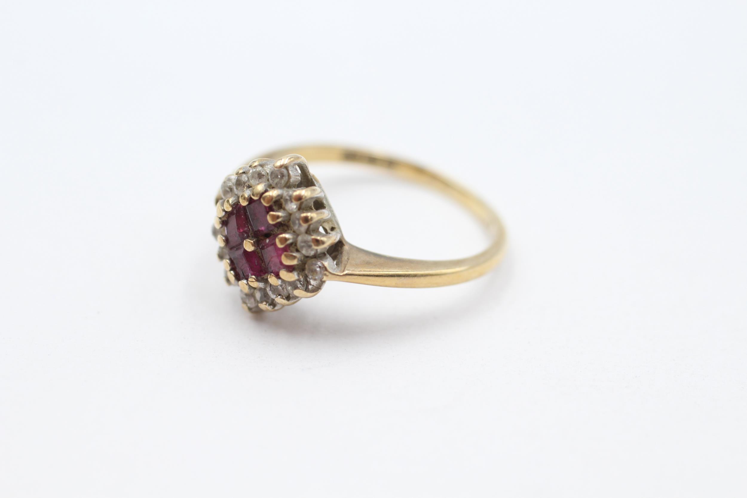 9ct gold ruby four stone cluster ring with cubic zirconia frame Size J - 2.2 g - Bild 3 aus 4