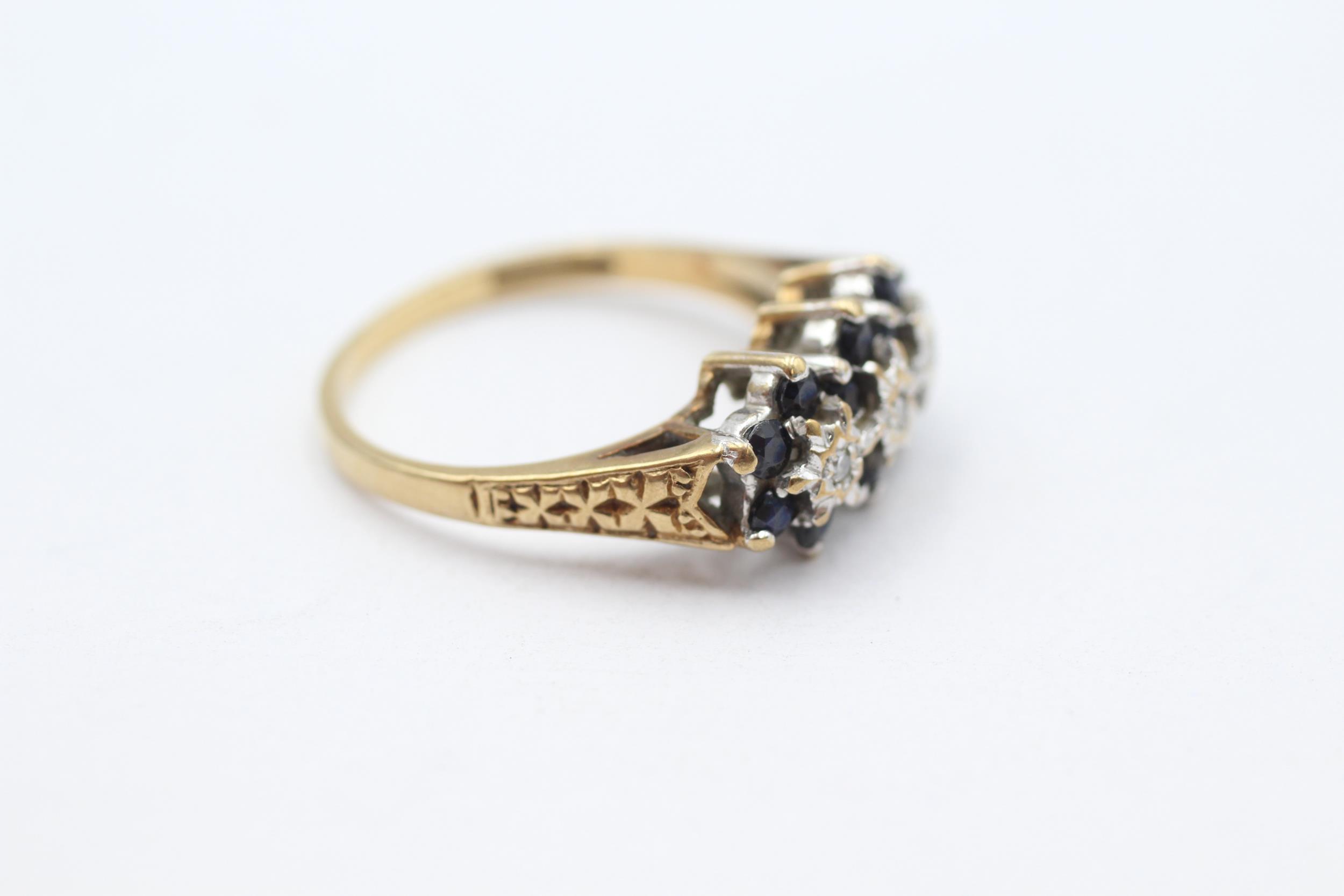 9ct gold vintage sapphire & diamond dress ring with patterned shoulders Size L - 2.6 g - Image 2 of 5