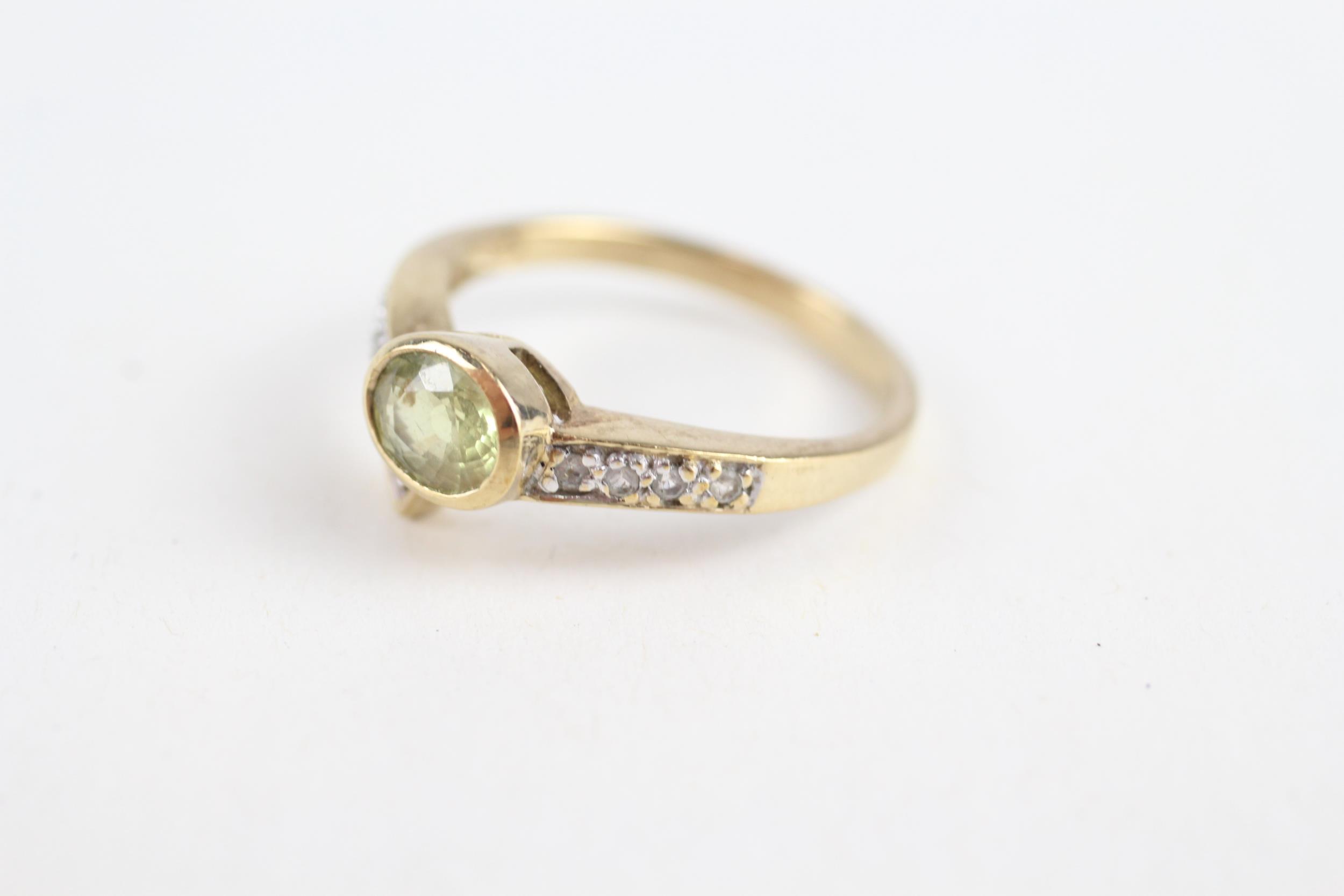 9ct gold green & white gemstone dress ring Size N 1/2 - 2.8 g - Image 3 of 4