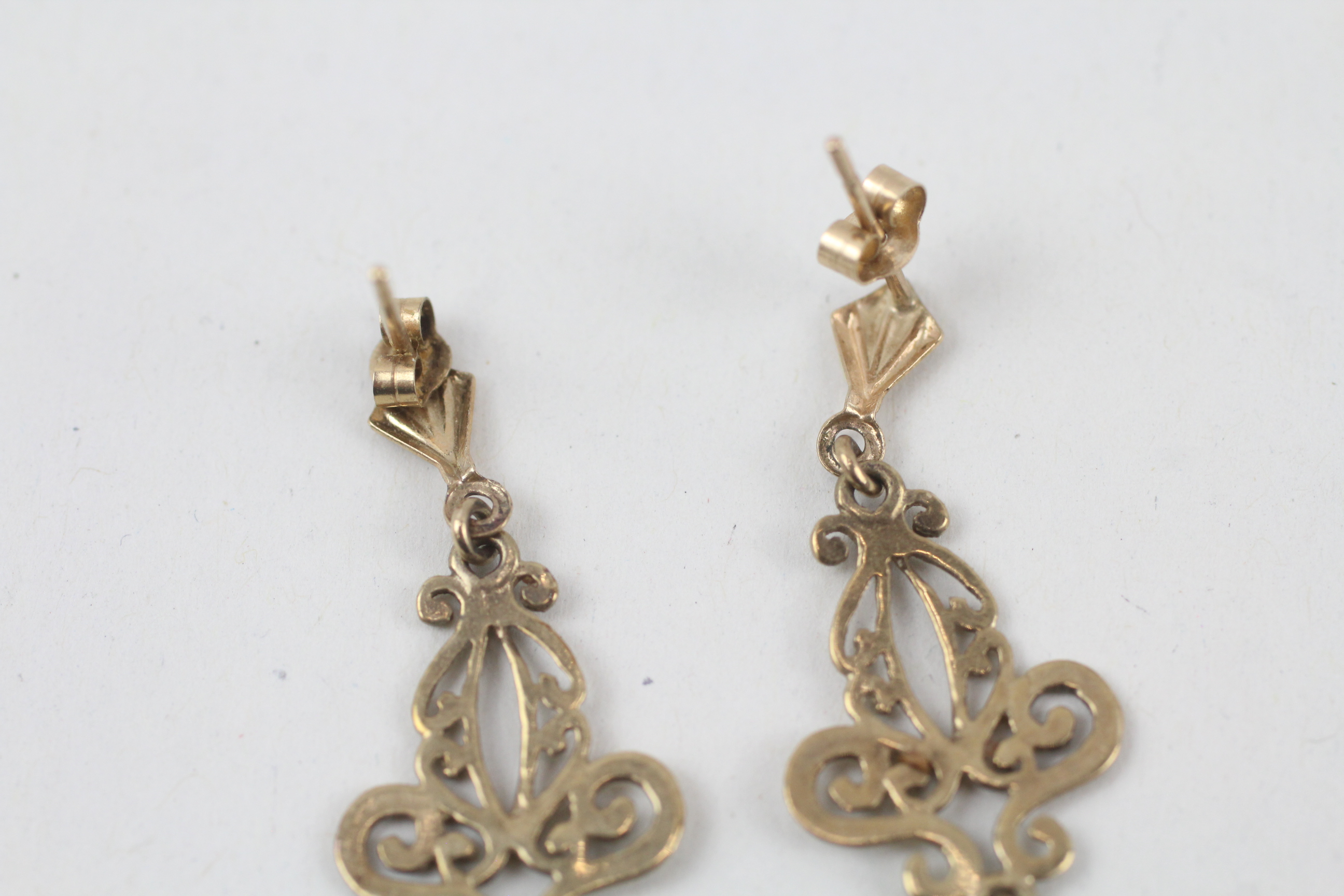 9ct gold garnet ornate dangle earrings - 1.6 g - Image 8 of 8