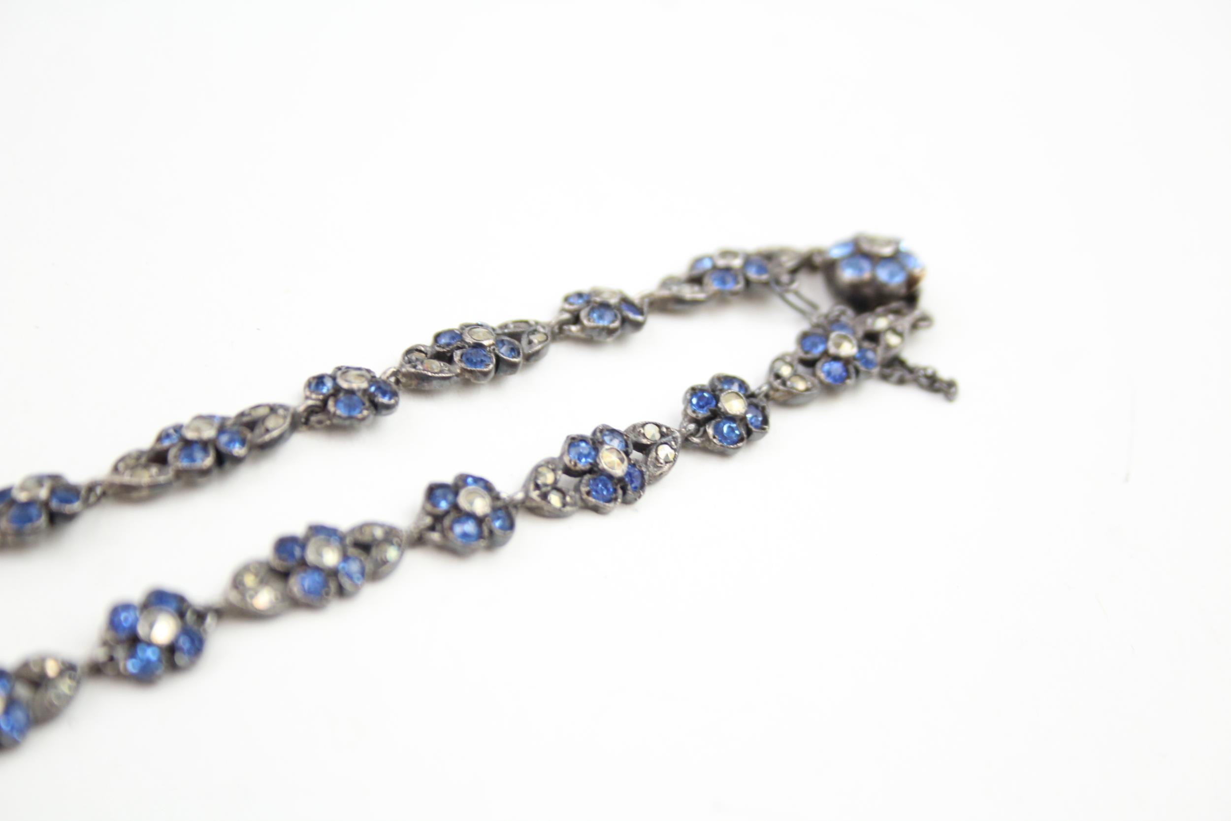 An early 20th century silver marcasite and paste floral necklace (clasp has 9ct tongue) (23g) - Image 5 of 6
