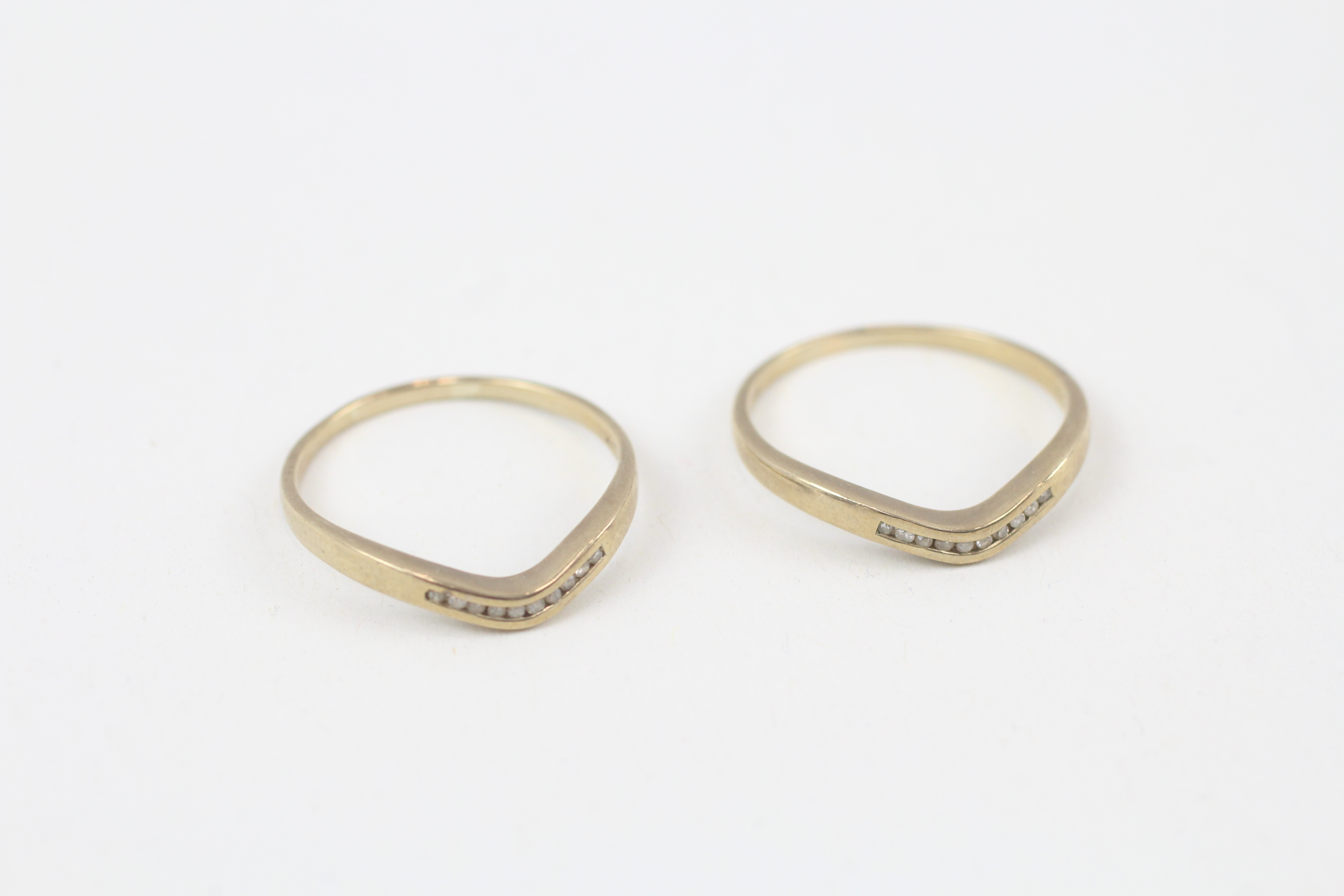 2x 9ct gold diamond wishbone ring Size S + S - 3.1 g - Image 2 of 5