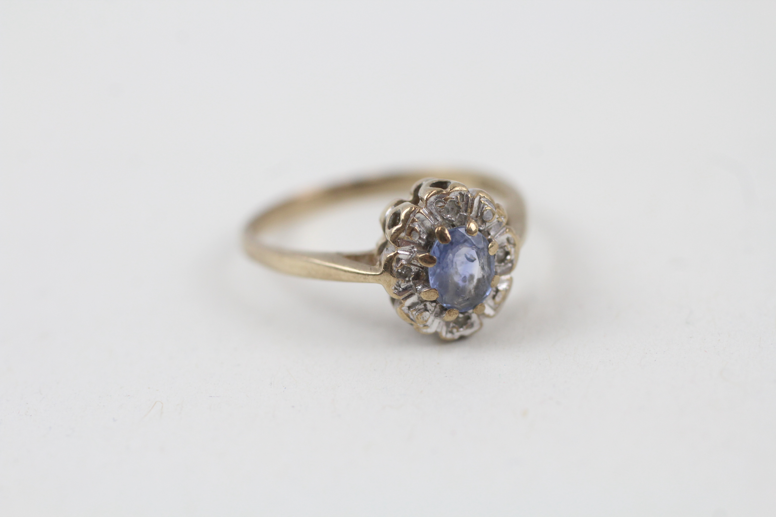 9ct gold diamond & sapphire oval cluster ring Size K - 1.6 g - Image 2 of 6