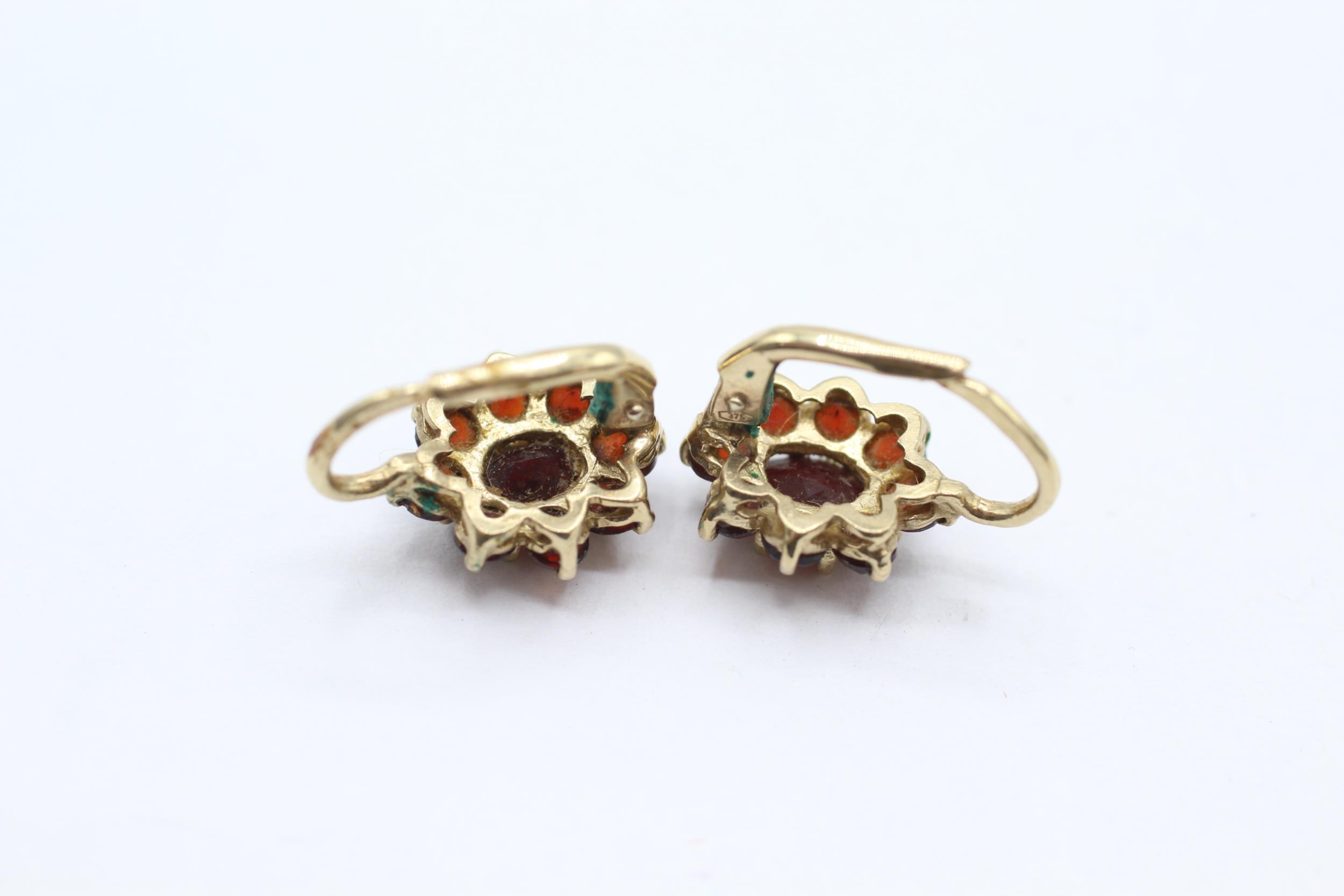 9ct gold garnet cluster leaver back earrings - 2.9 g - Image 4 of 4