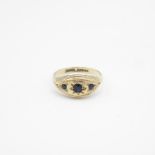 9ct gold vintage sapphire three stone ring Size L - 1.6 g