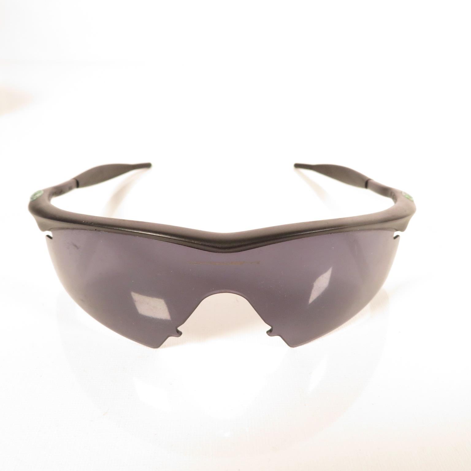 Pair of Porsche Folding Sunglasses, Per Sol folding Sunglasses, Oakley sunglasses and Porsche design - Bild 3 aus 17