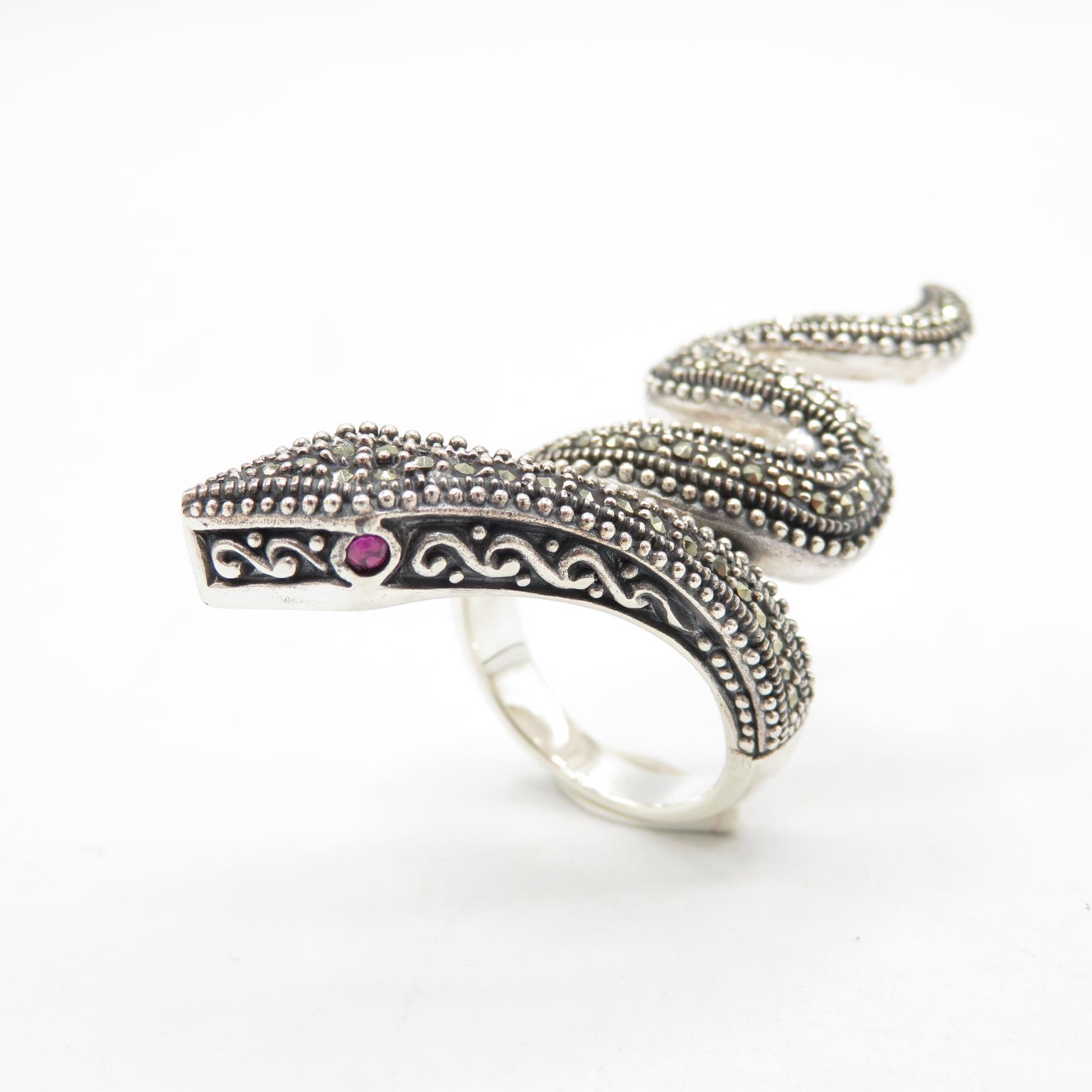 HM Sterling Silver 925 long snake ring with red stone eyes and curled tail (10.7g) In excellent - Image 2 of 6