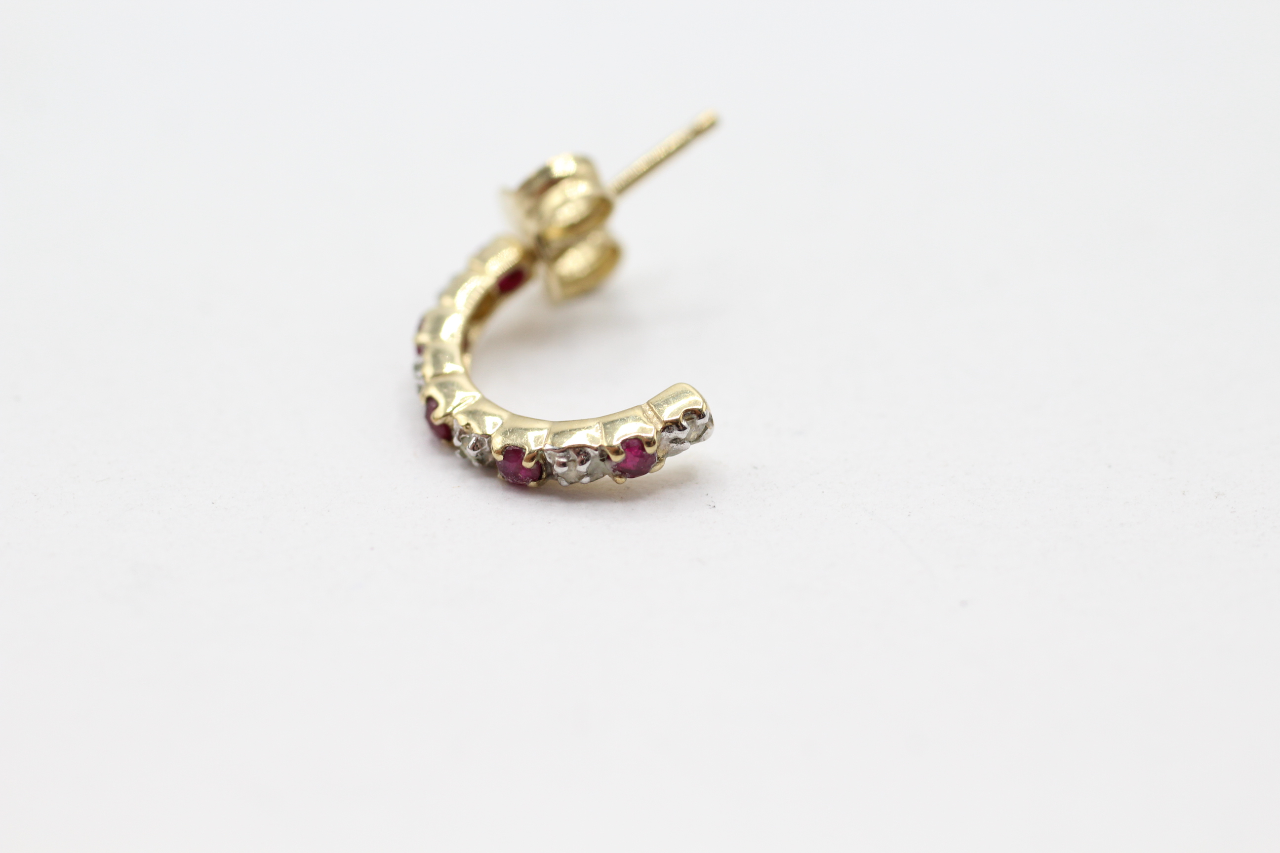 9ct gold ruby & diamond C-hoop earrings with scroll backs - 1.1 g - Image 3 of 4