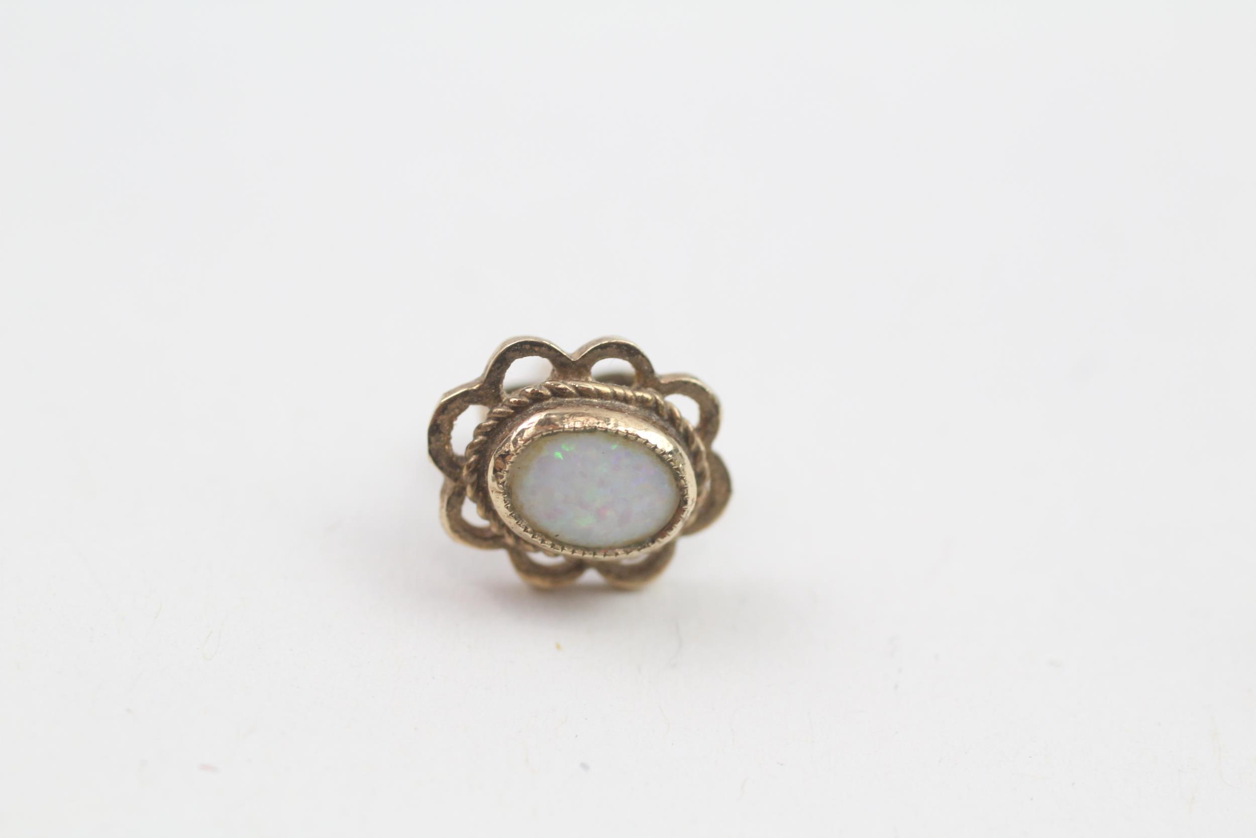 9ct gold opal stud earrings, scroll backs (2g) - Image 3 of 4