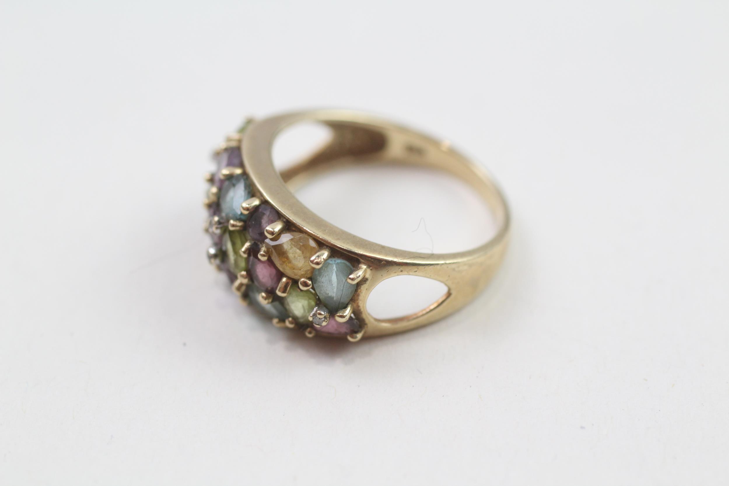 9ct gold multi-gemstone dress ring, gemstones including: amethyst, peridot, citrine, garnet & blue - Image 3 of 4