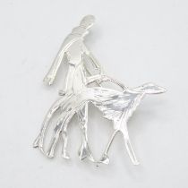 925 HM Sterling Silver Art Deco style brooch with lady and saluki dog with tight fitting pin (10g)